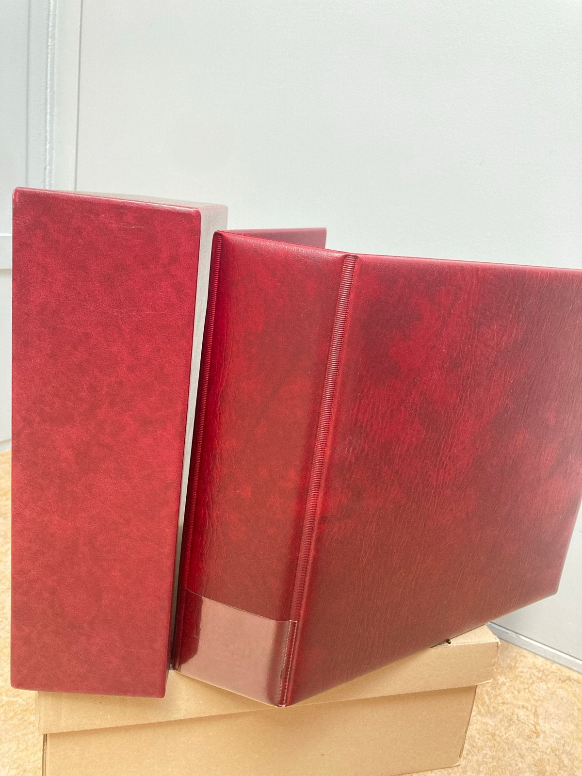 Lindner 1307 Multi BIG album rood incl. cassette - NIEUW, Ophalen of Verzenden, Verzamelalbum