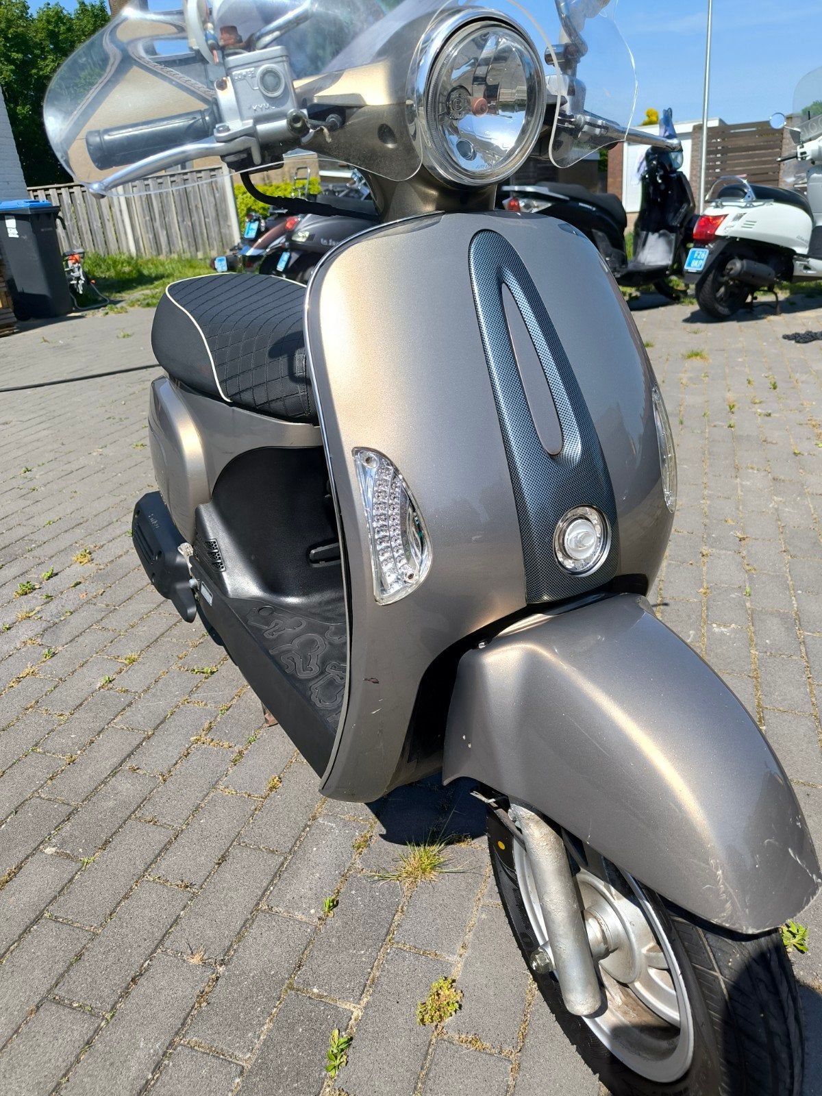 Kymco New Sento 50i, 2 NIEUWE BANDEN, CARBON+LED, Fietsen en Brommers, Brommeronderdelen | Scooters, Ophalen of Verzenden, Zo goed als nieuw
