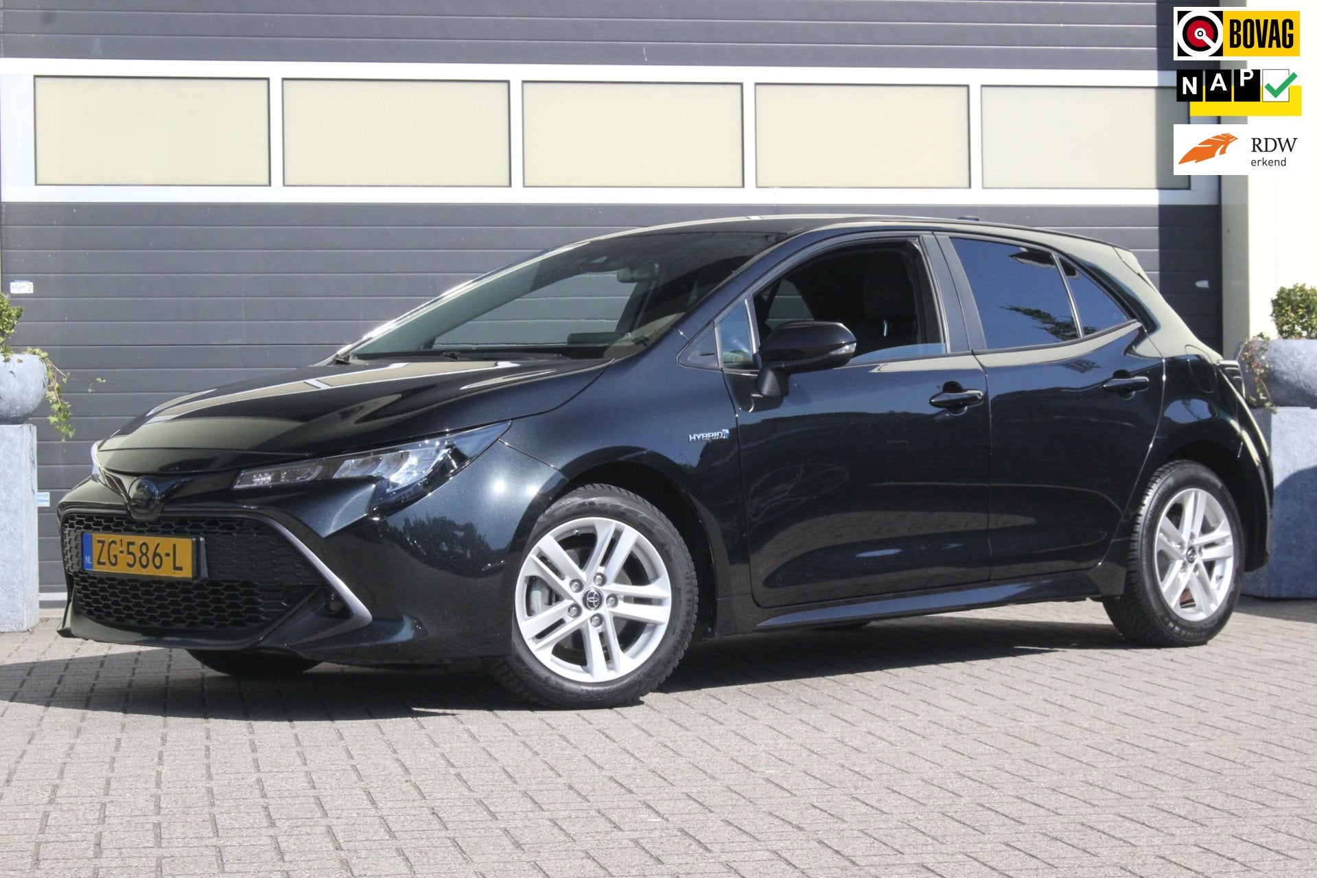 Toyota Corolla 1.8 Hybrid Active | Nap | Camera |, Gebruikt, 4 cilinders, Corolla, Zwart