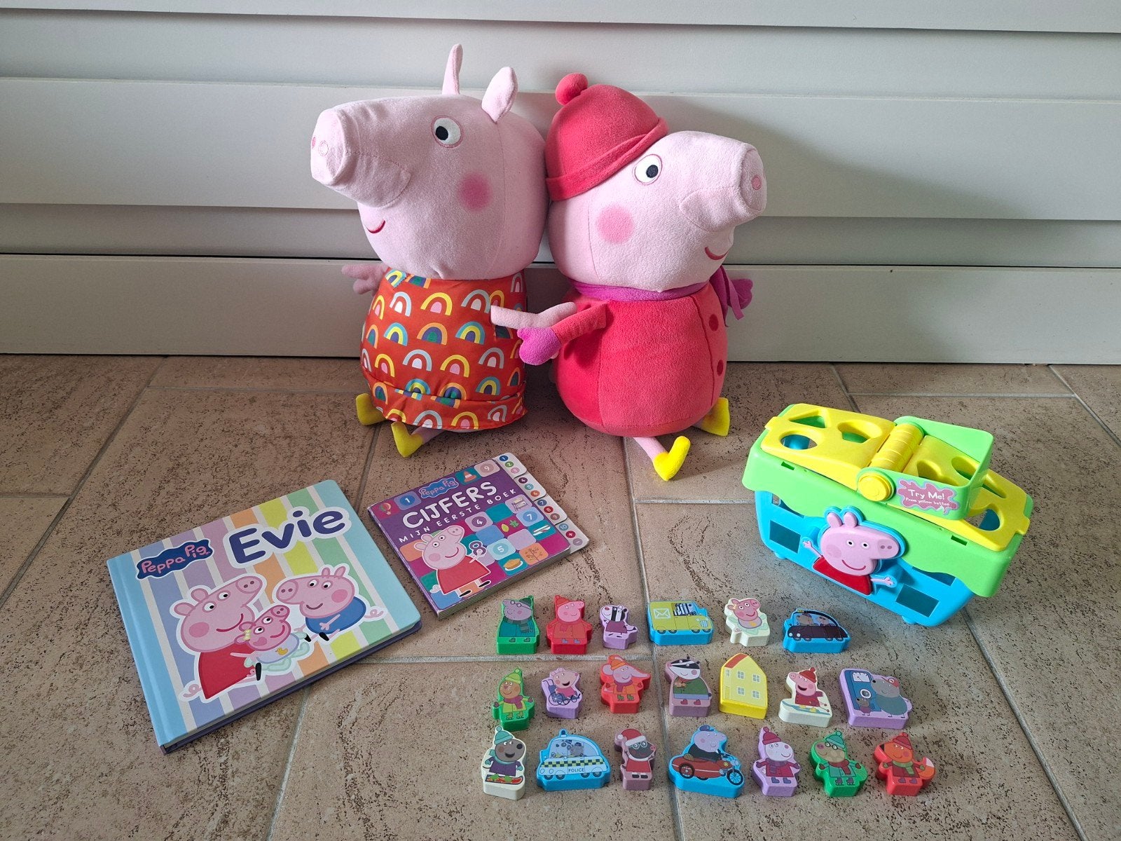Grote Peppa Pig speelgoedset  2 knuffels 2 boeken en blokjes, Gebruikt, Overige typen, Ophalen of Verzenden, Peppa Pig