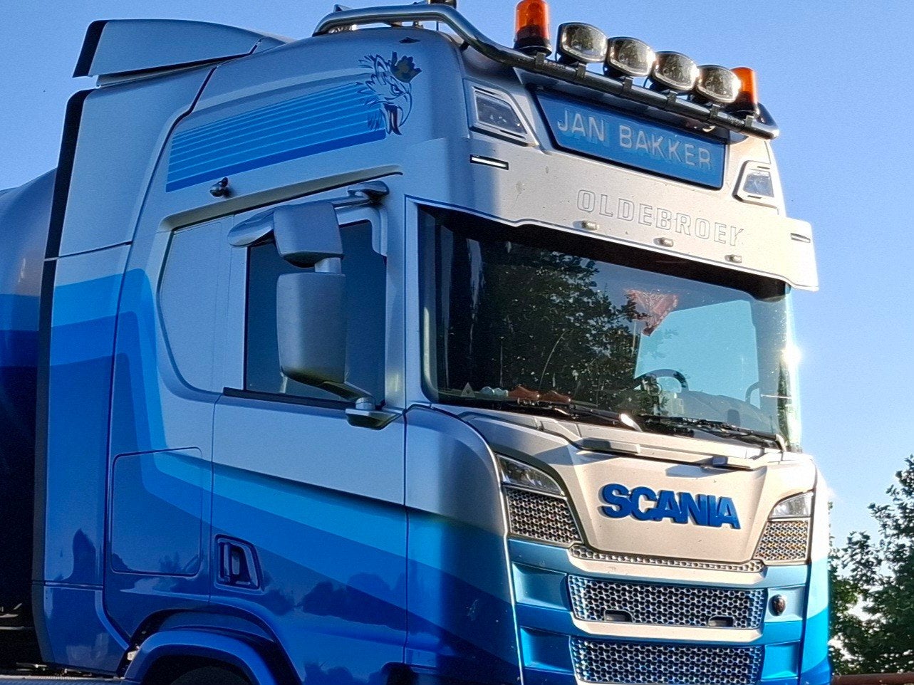 Verlengde zonneklep voor Scania Next Gen, Ophalen