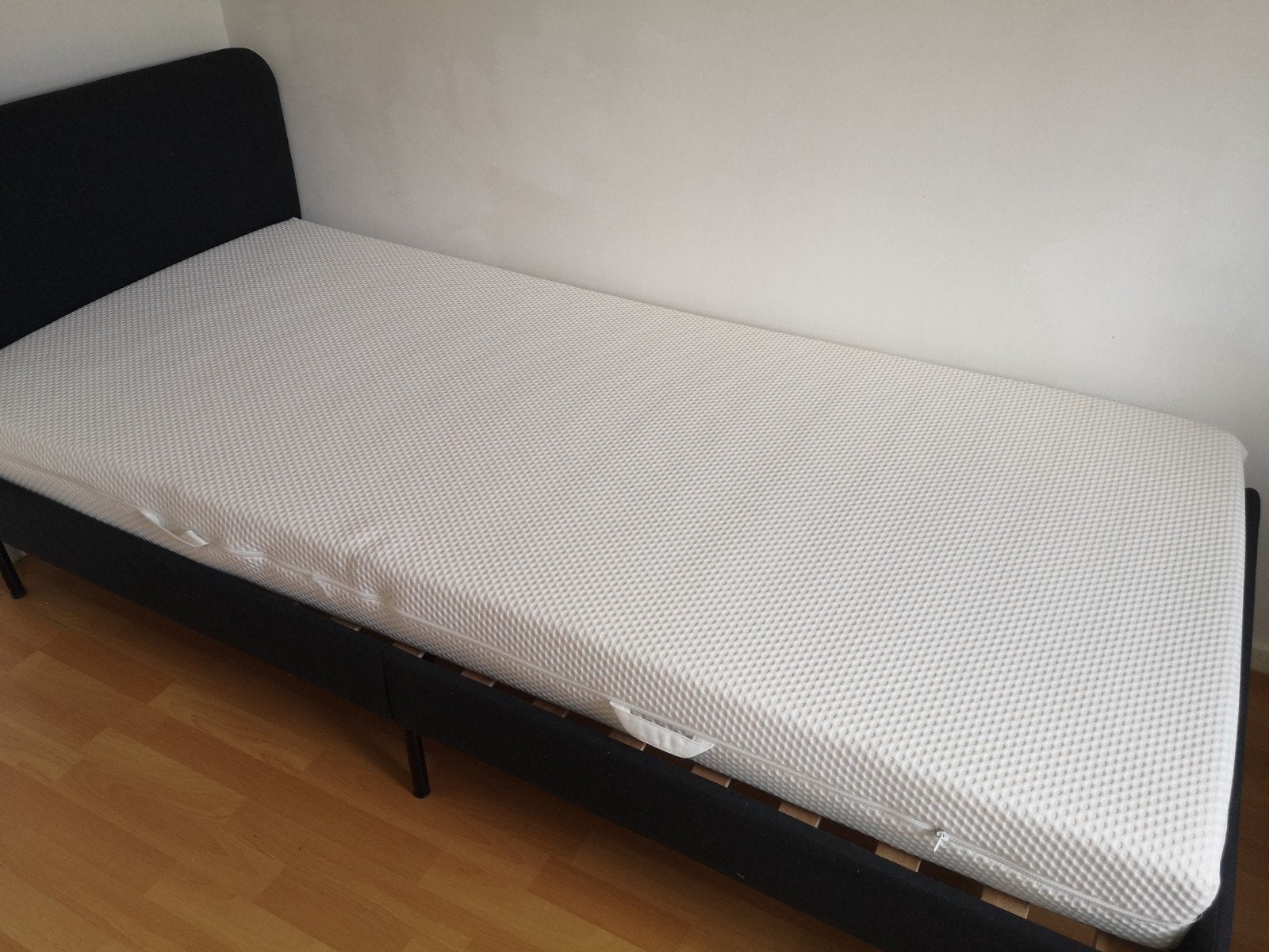 Ikea bed en matras 90x200cm, Ophalen, 90 cm, Eenpersoons, Zo goed als nieuw