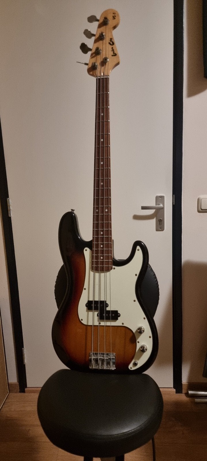 Londen City basgitaar, Ophalen