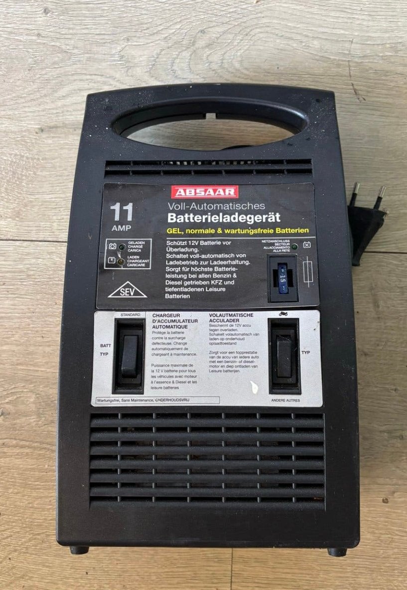 Acculader 12 volt, Ophalen of Verzenden, Gebruikt