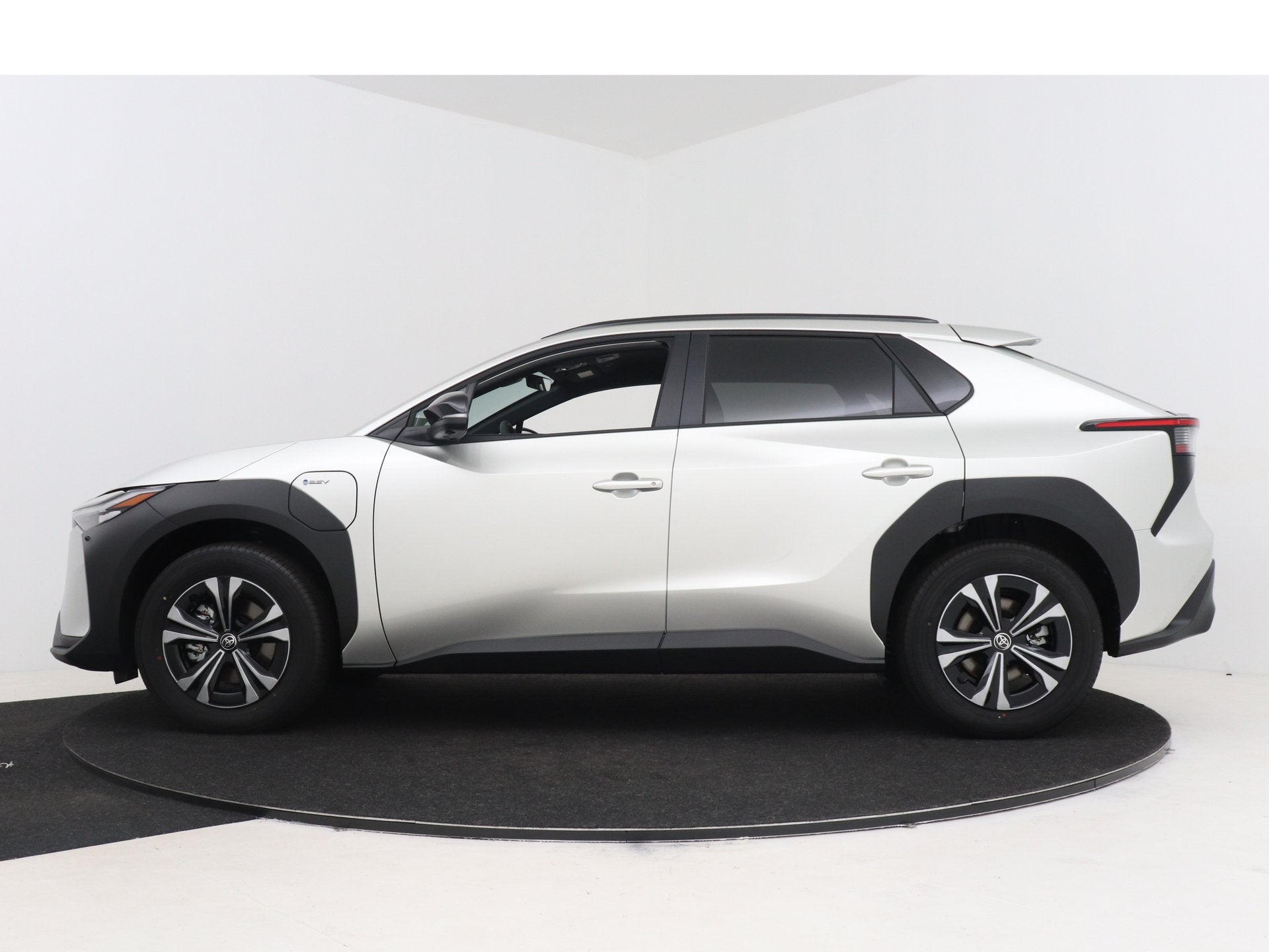 Toyota Bz4x Dynamic 71 kWh (bj 2025, automaat), 12 maanden, Stof, 1885 kg, 33 min