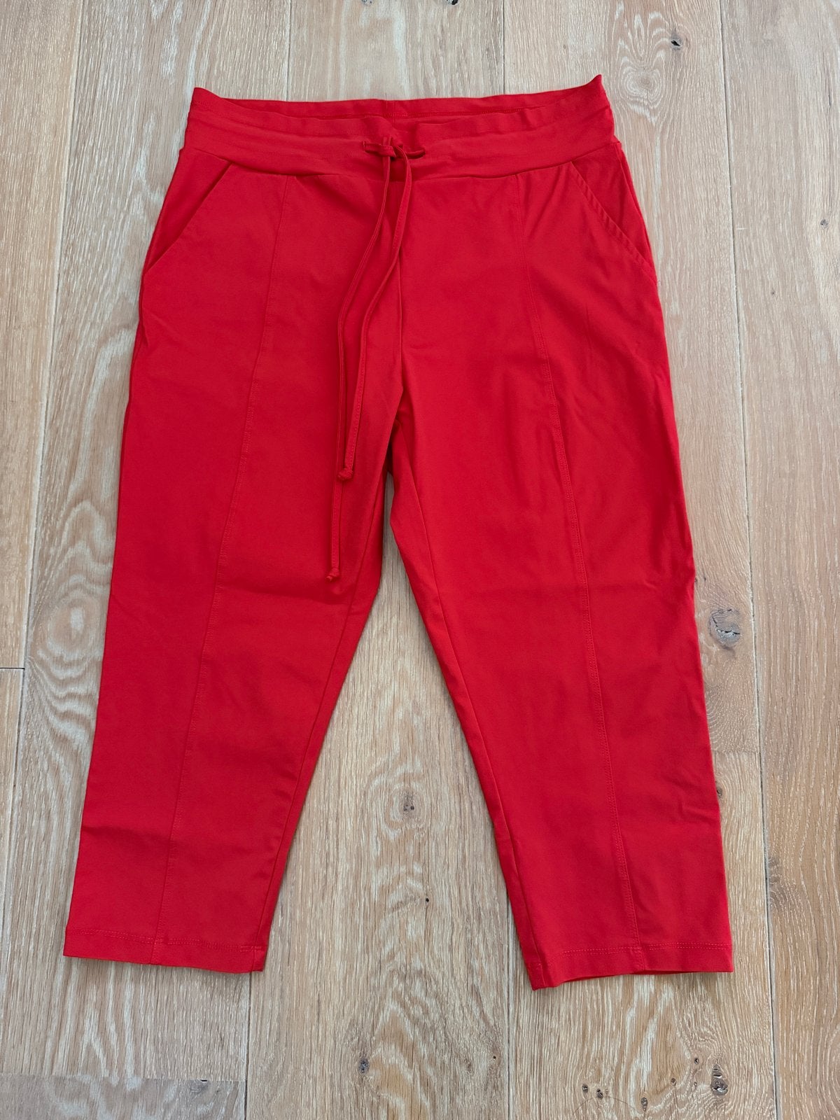 Mi Piace rode travelstof driekwart broek, maat L, Maat 42/44 (L), Ophalen of Verzenden, Zo goed als nieuw, Driekwart