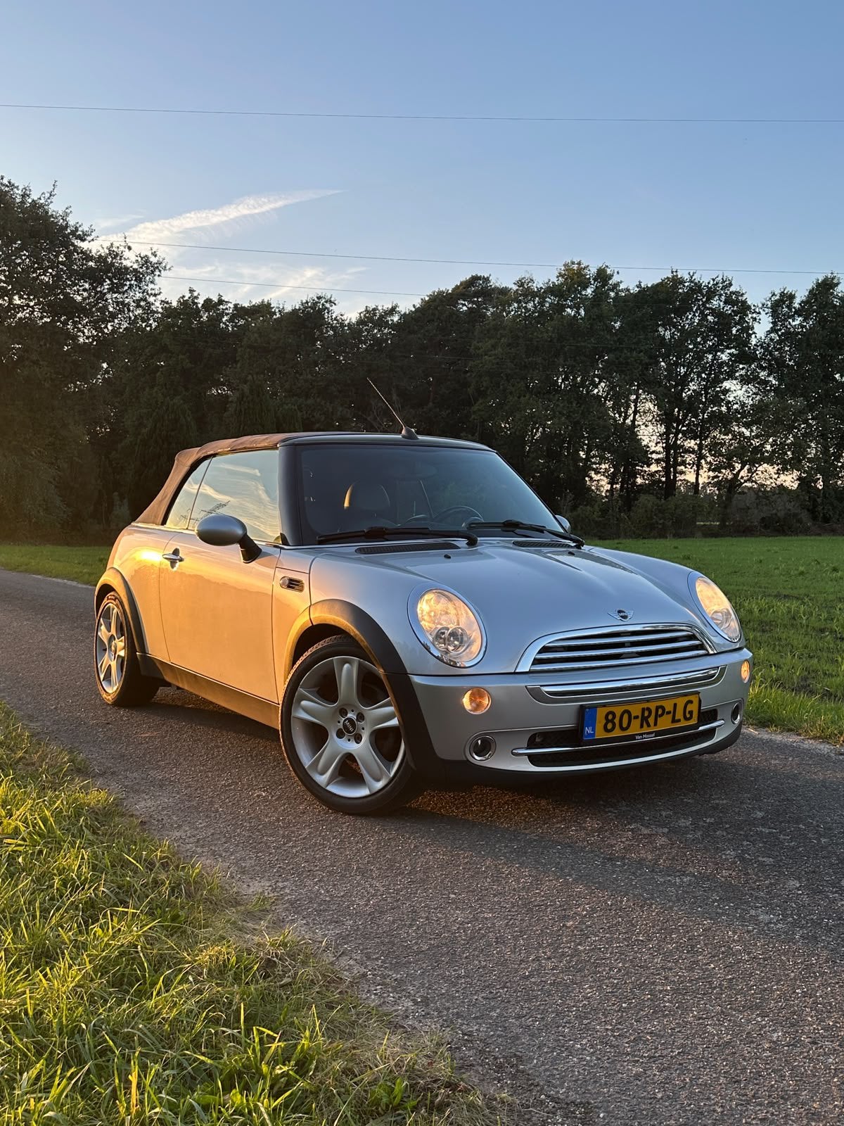 Mini 1.6 16V Cooper Cabrio 2005 Grijs, Auto's, Voorwielaandrijving, 4 cilinders, Cabriolet, 4 stoelen