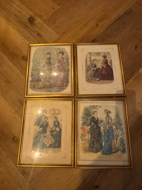 Franse modeprenten in lijst brocante, Ophalen of Verzenden