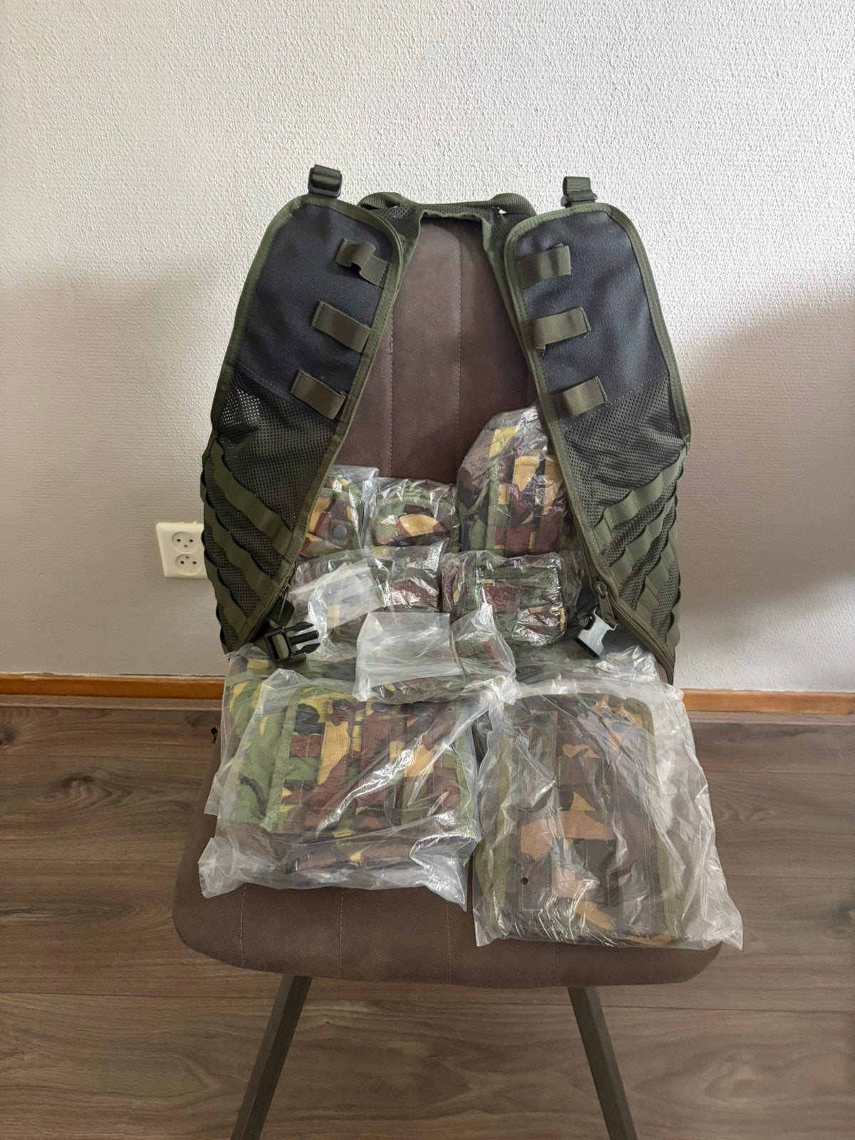 Nieuw OPS Vest tactisch olijfgroen maat M incl div tasjes, Ophalen of Verzenden, Landmacht, Nederland, Kleding of Schoenen