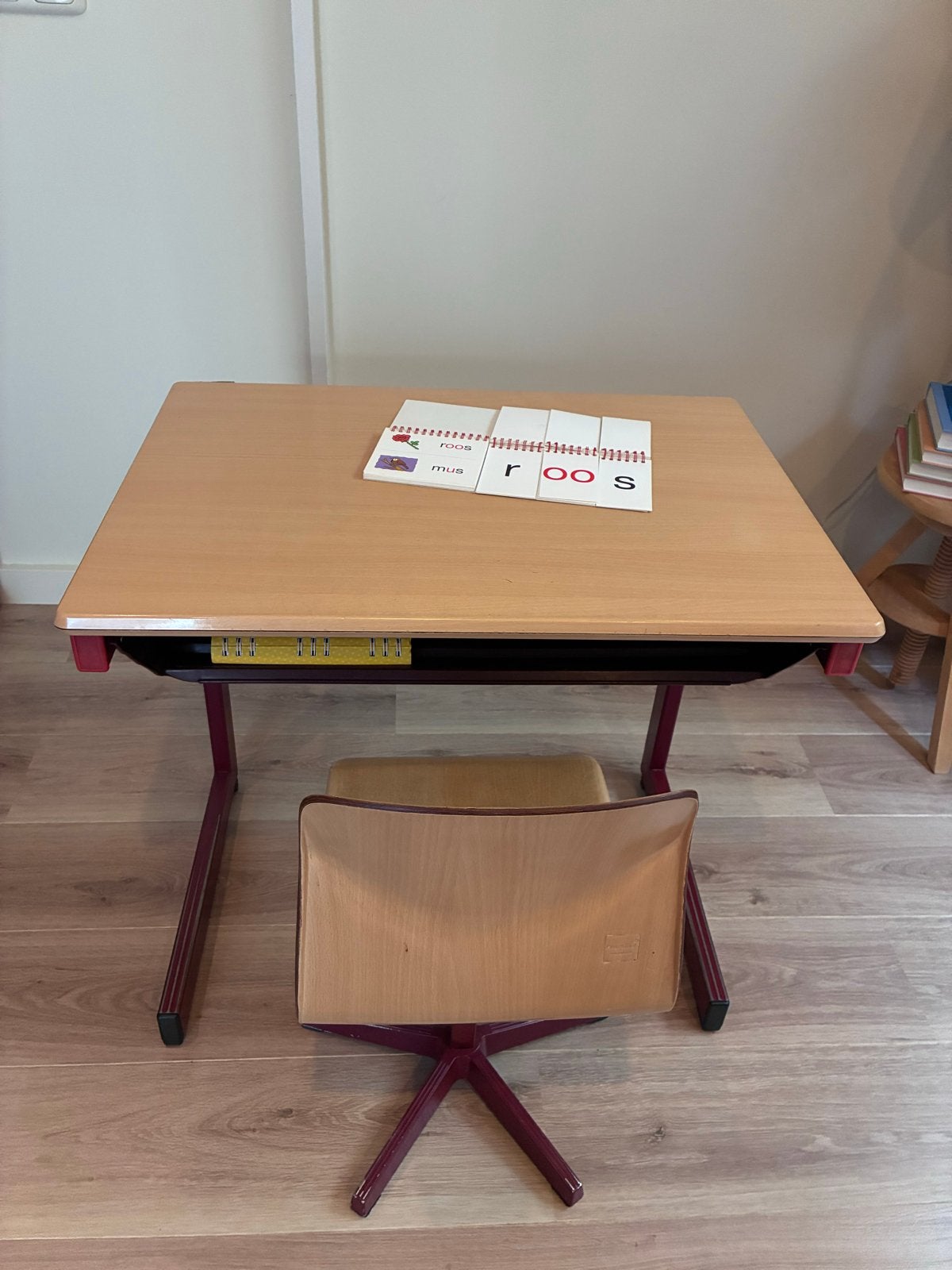 Vintage schooltafel(s) met stoel(en) - Hout en metaal, Ophalen