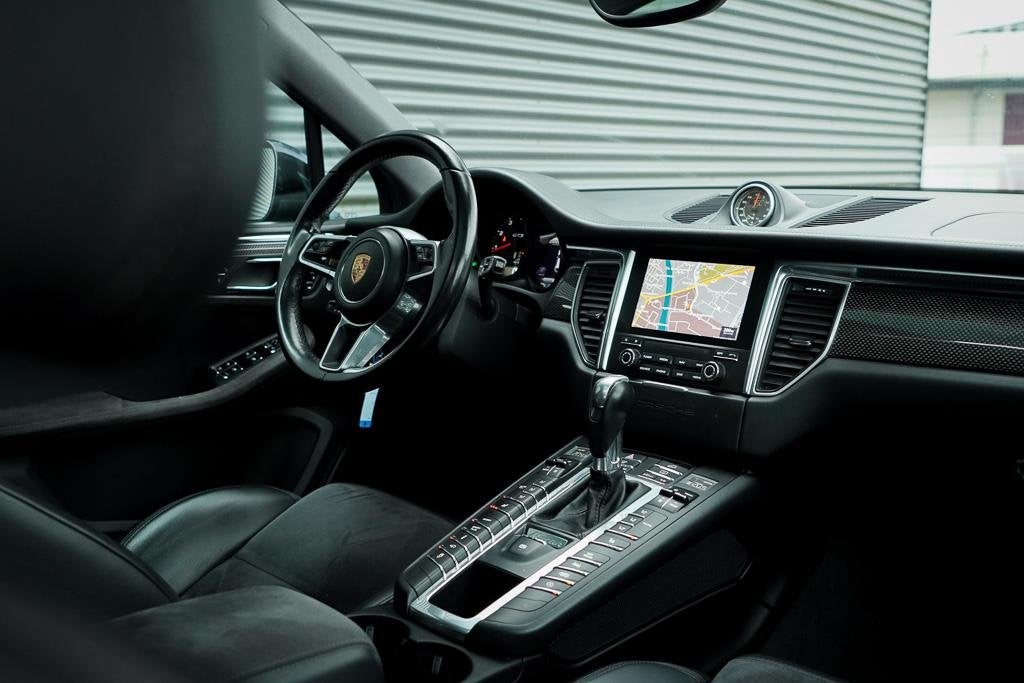 Foto 41 van Porsche Macan 3.0 GTS / Pano / Luchtvering / Trekhaak / Spor