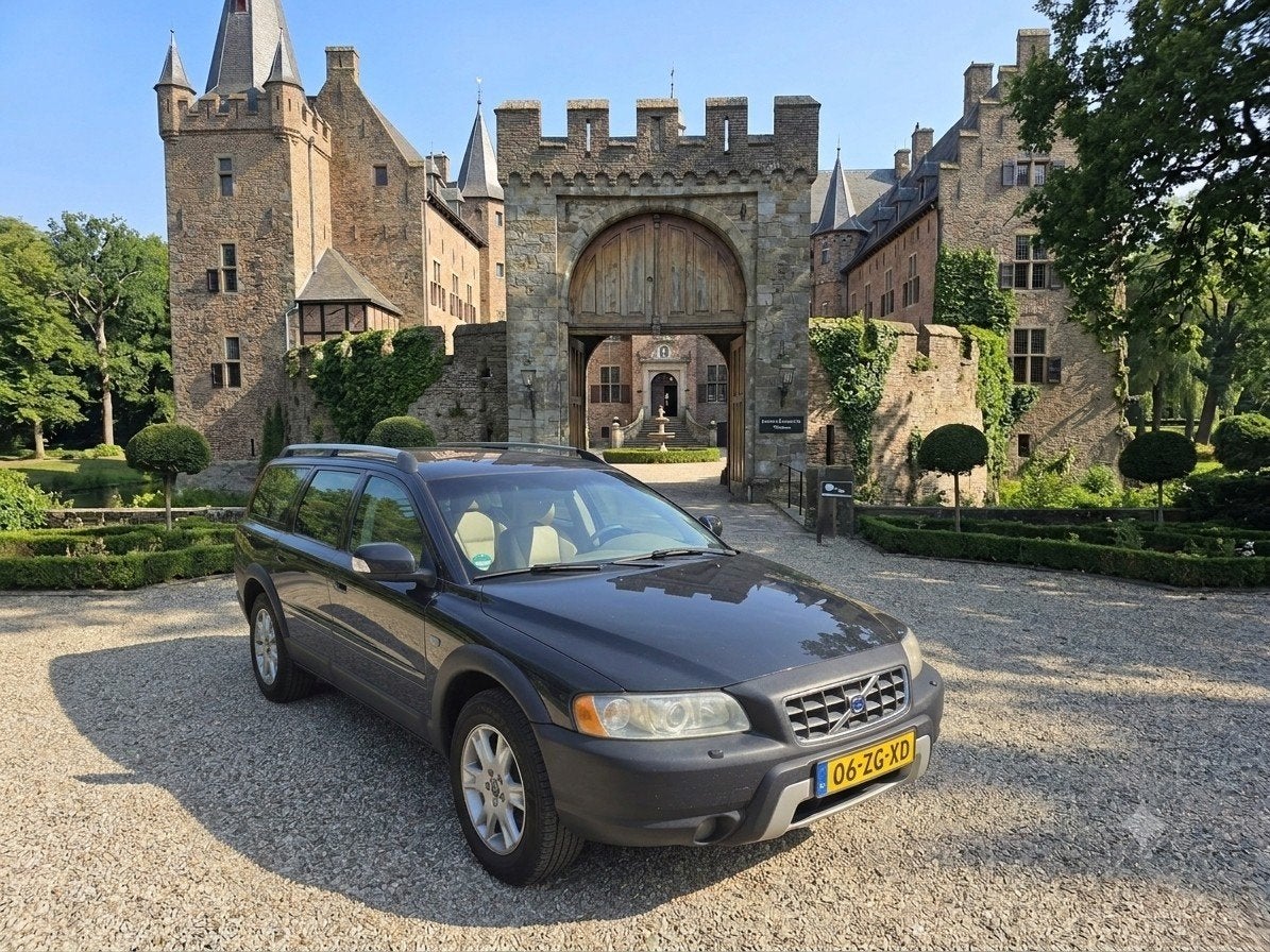 Volvo XC70 2.5 T AWD Summum | Dealer Onderhouden!, Automaat, Euro 5, 1800 kg, Beige
