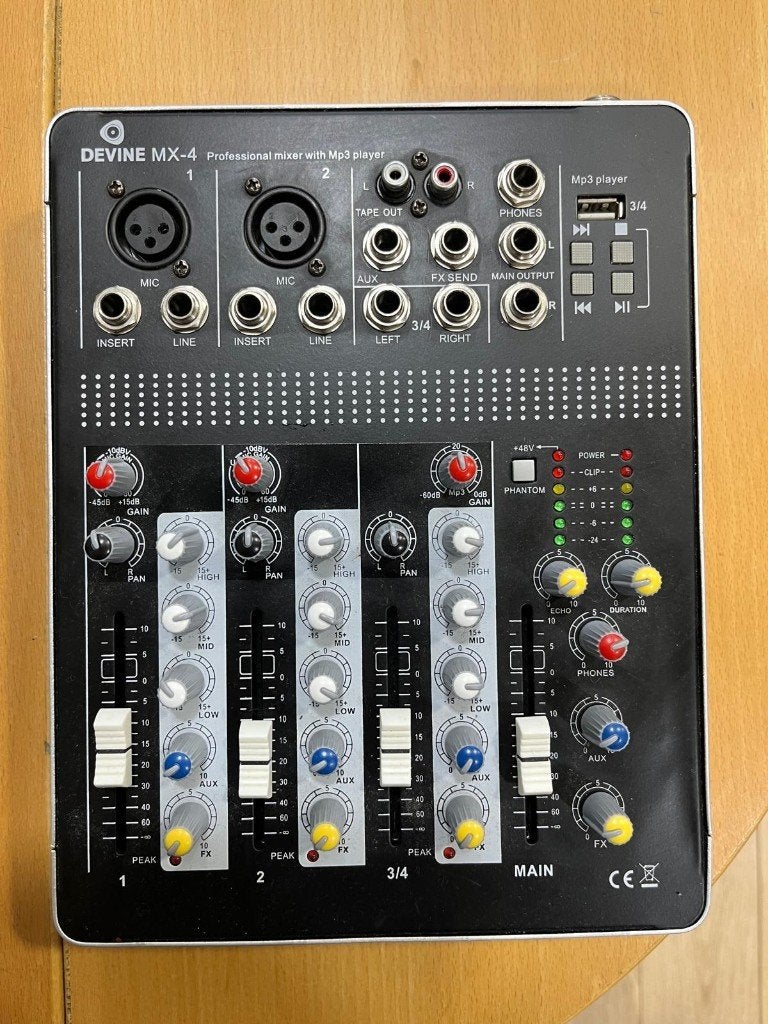 Devine MX-4 Professionele Mixer met Mp3-speler, Ophalen, Zo goed als nieuw, Minder dan 5 kanalen, Microfooningang