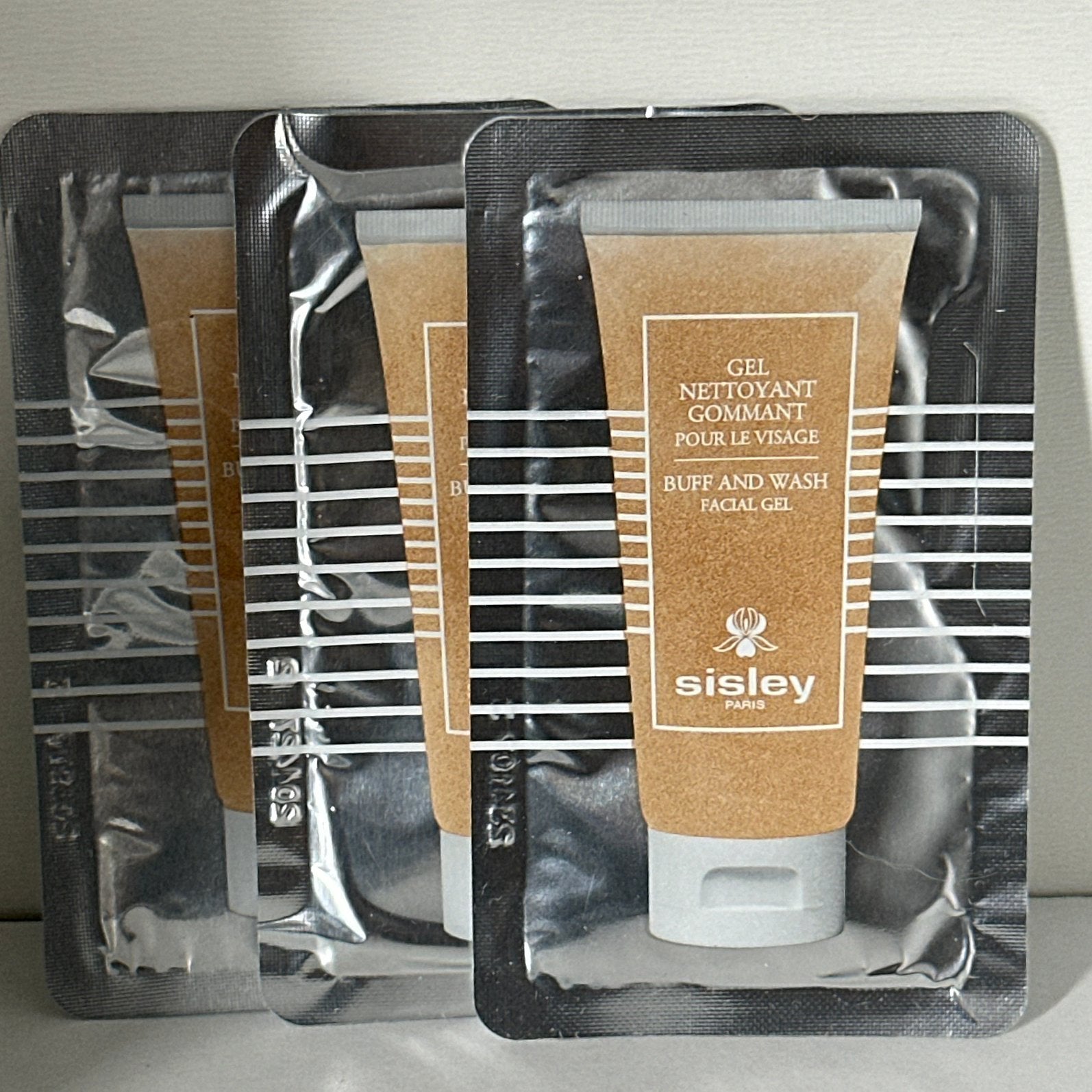 Sisley Buff and Wash Facial Gel 5 ml, Sieraden, Tassen en Uiterlijk, Uiterlijk | Gezichtsverzorging, Ophalen of Verzenden, Nieuw