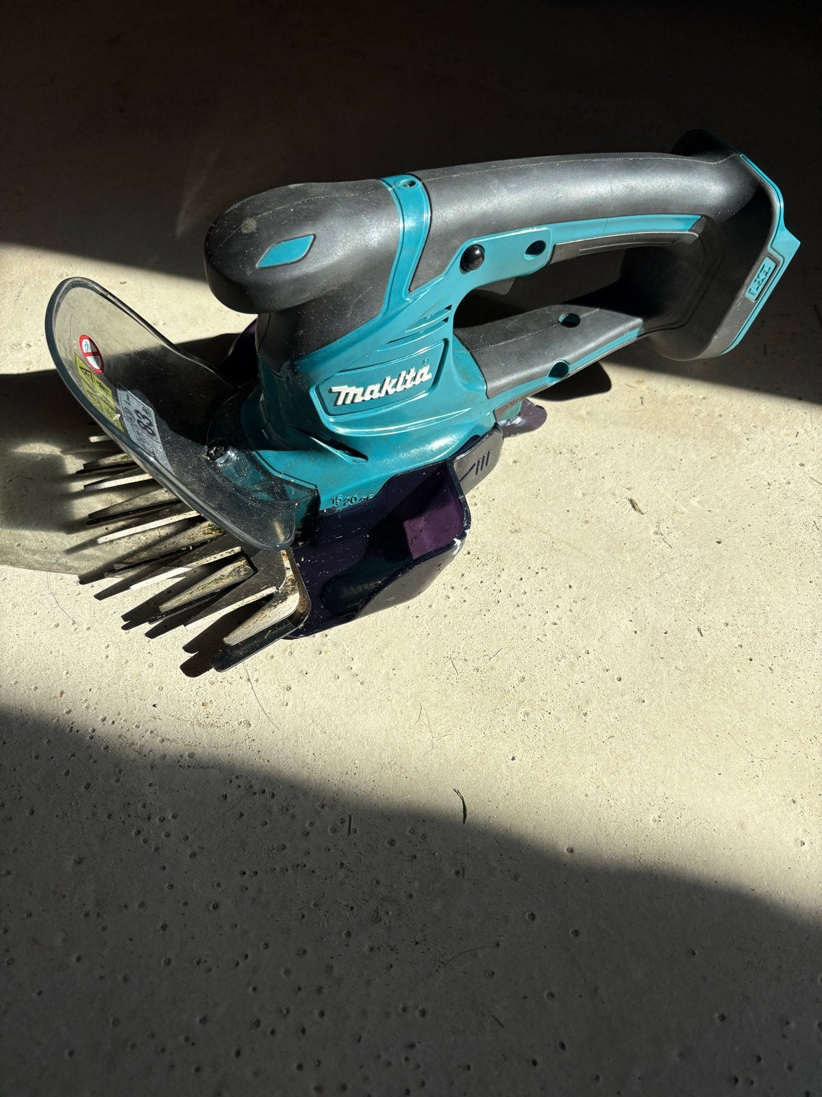 Makita DUM604Z Accu Graskantenschaar 160mm (Zonder accu), Ophalen of Verzenden, Zo goed als nieuw, Accu