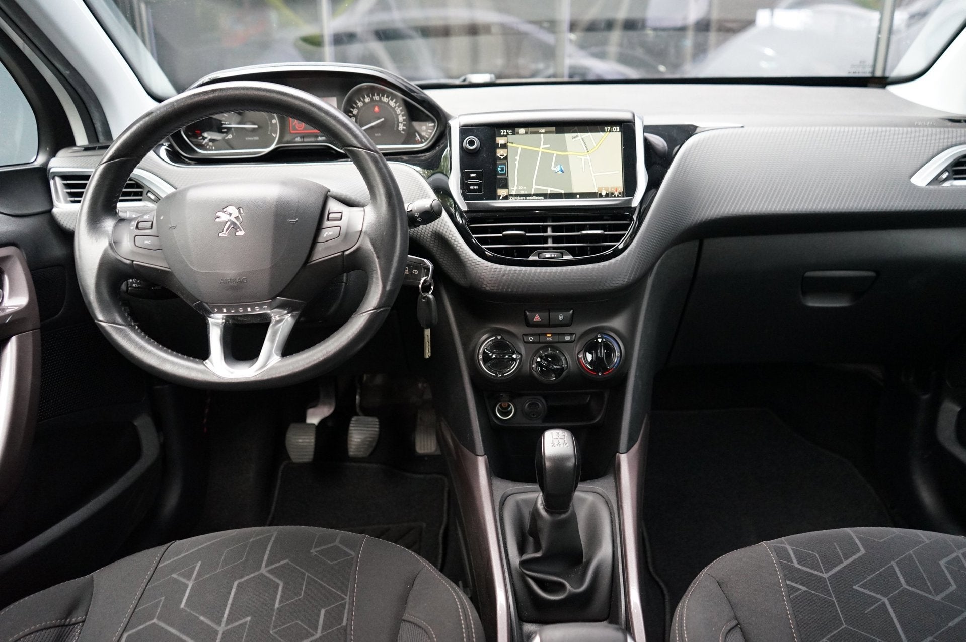 Peugeot 2008 1.2 PureTech Blue Lion, Airco, Navi, PDC, Airco, Stof, 1199 cc, 82 pk, Wit