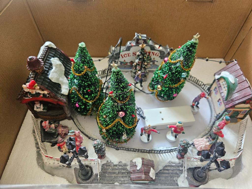 Kerstdorp schaatsbaan, Verzamelen, Poppenhuizen en Toebehoren, Ophalen, Poppenhuis