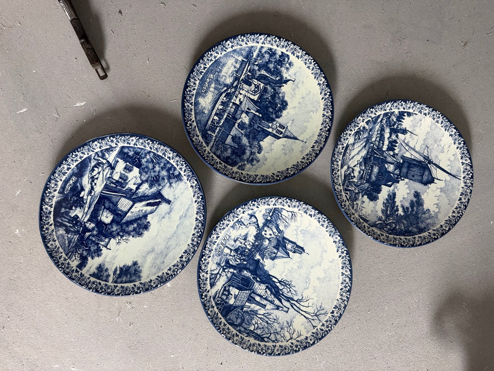Set van 4 Delfts blauwe sierborden met houten rek, Antiek en Kunst, Ophalen