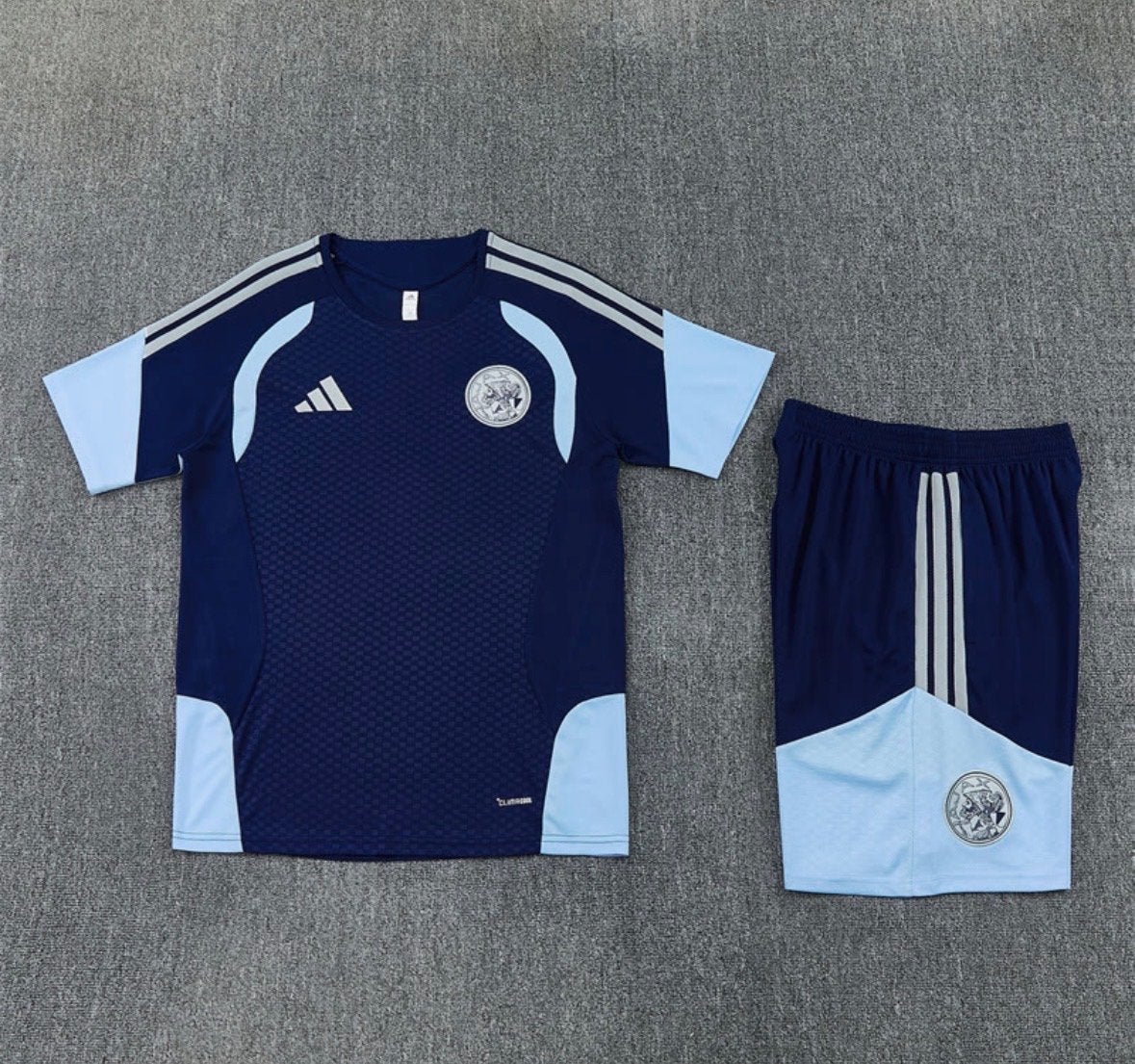 Ajax trainingsset 2026/2027 - Alle maten beschikbaar, Maat XS of kleiner, Ophalen of Verzenden, Nieuw, Trainingspak