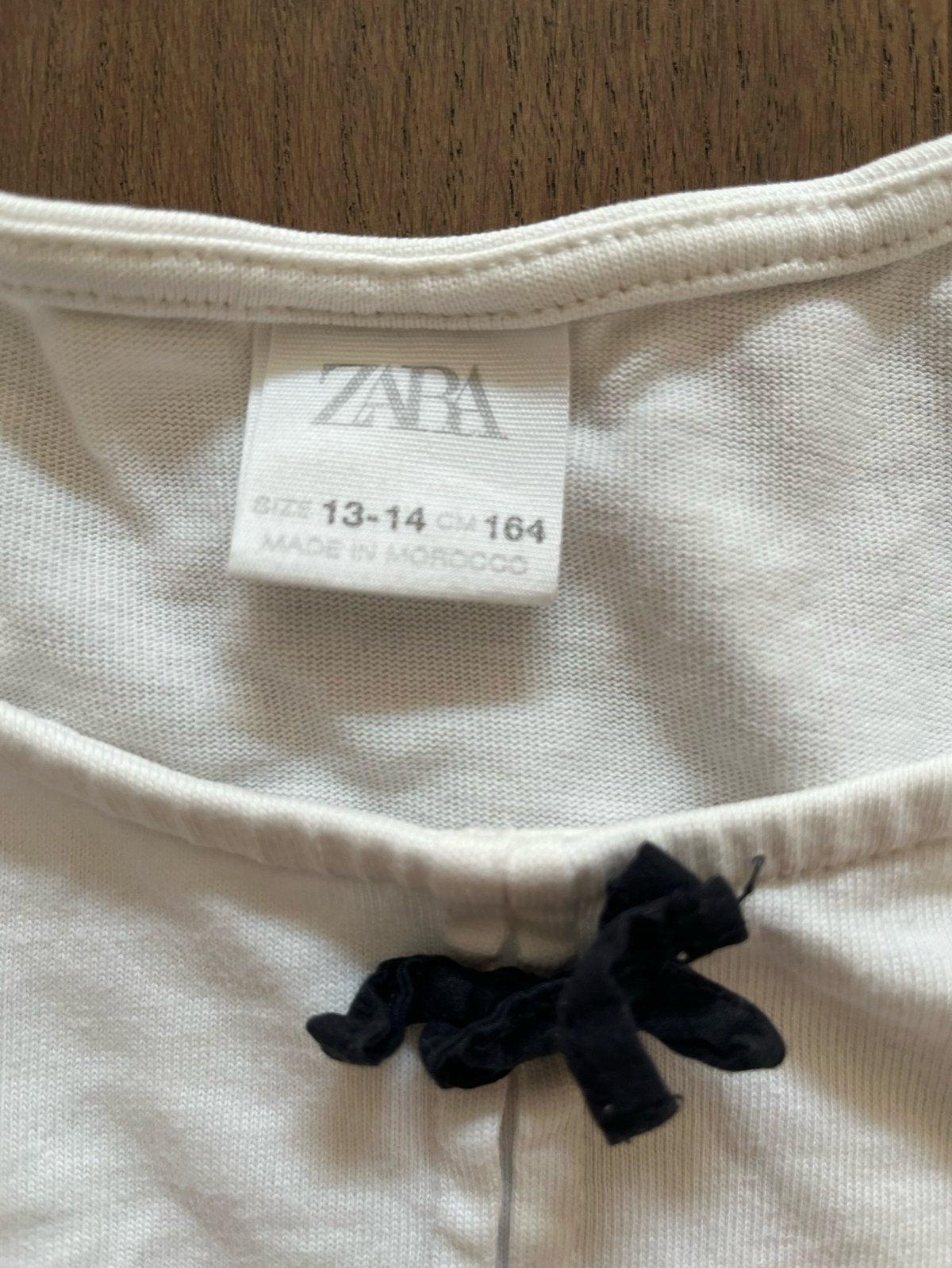 Witte top met lange mouwen en strikjes - Zara 164, Kinderen en Baby's, Kinderkleding | Maat 164, Ophalen of Verzenden, Gebruikt