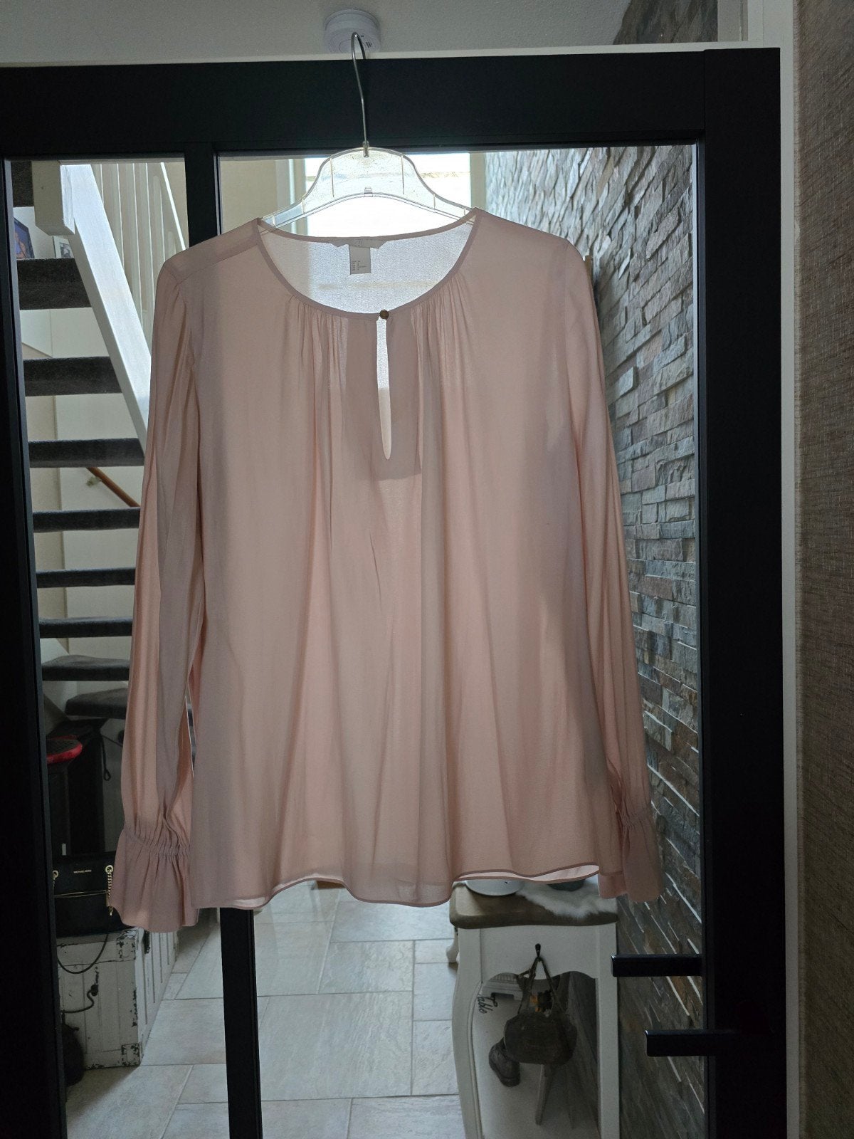 Te koop zalmkleurige dames blouse, maat 38, merk H&M, Maat 38/40 (M), H&M, Oranje, Ophalen of Verzenden