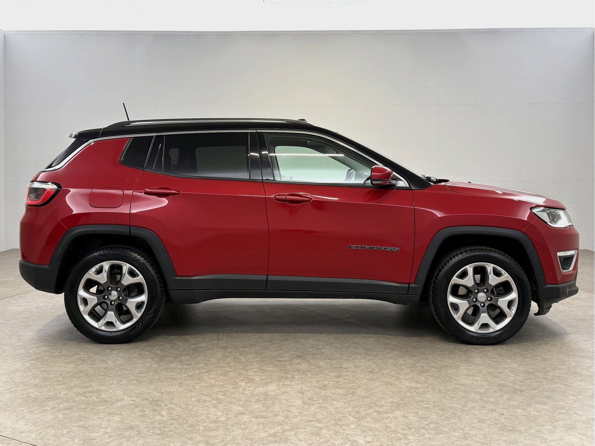 Foto 10 van Jeep Compass 1.4 MultiAir Limited 4x4 170PK | Pano | Beats A