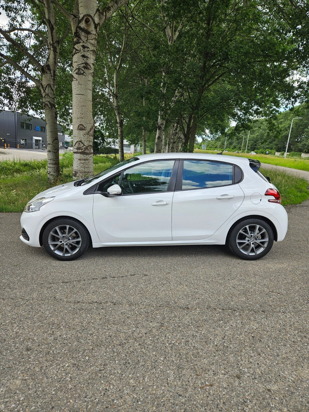 Peugeot 208 1.2 VTI 60KW/82PK 5-D 2015 Wit, Voorwielaandrijving, 31 €/maand, 1199 cc, Origineel Nederlands