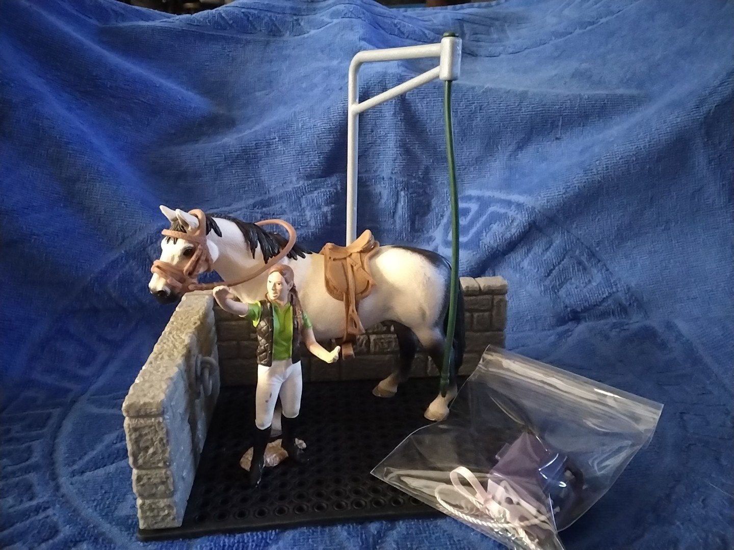 Schleich Paardenwasplaats met paard en ruiter, Ophalen of Verzenden, Zo goed als nieuw