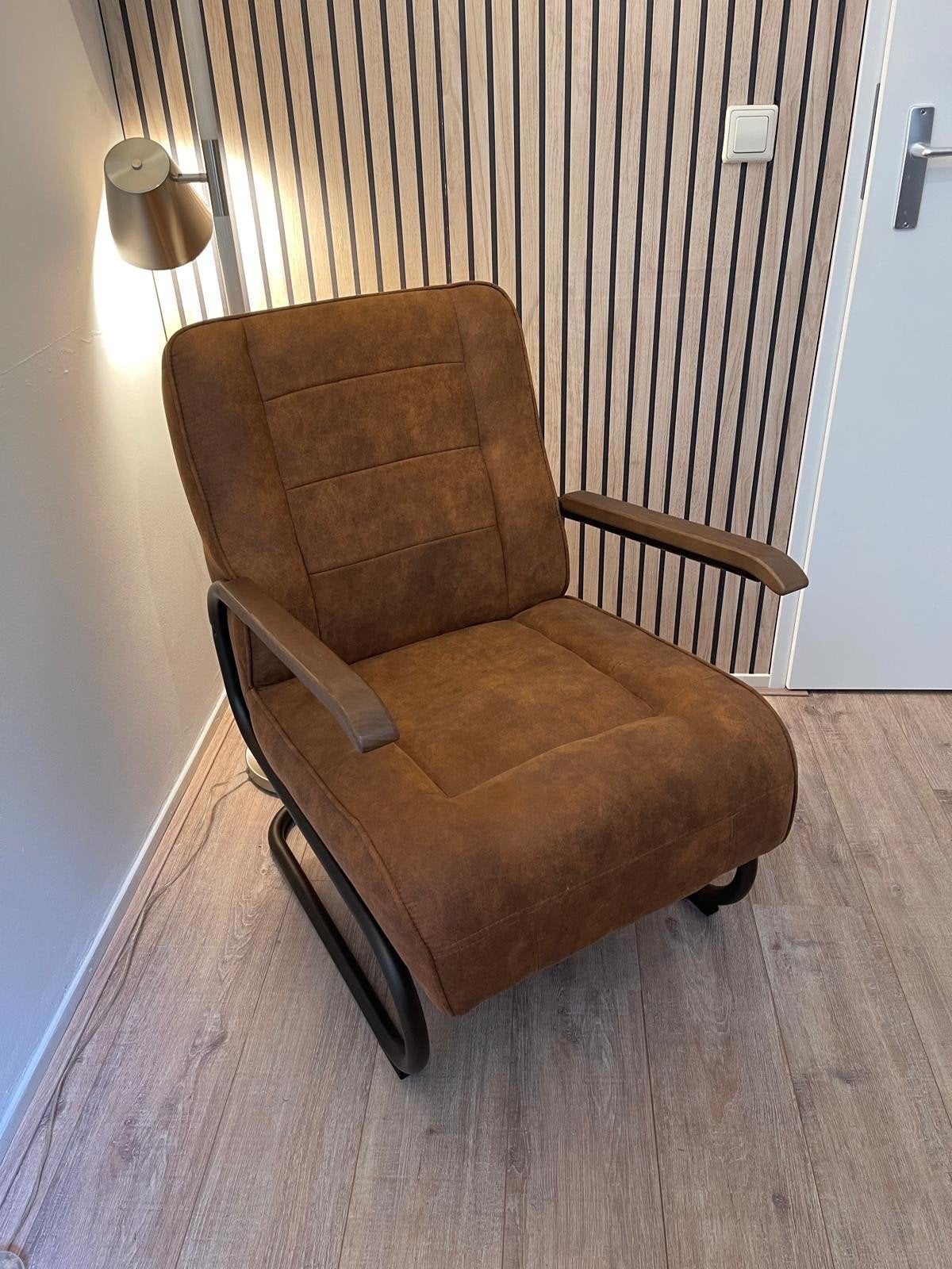 Comfortabele bruine Ivar fauteuil - Zo goed als nieuw, Huis en Inrichting, Stoelen, Zo goed als nieuw, Eén, Hout, Metaal, Stof