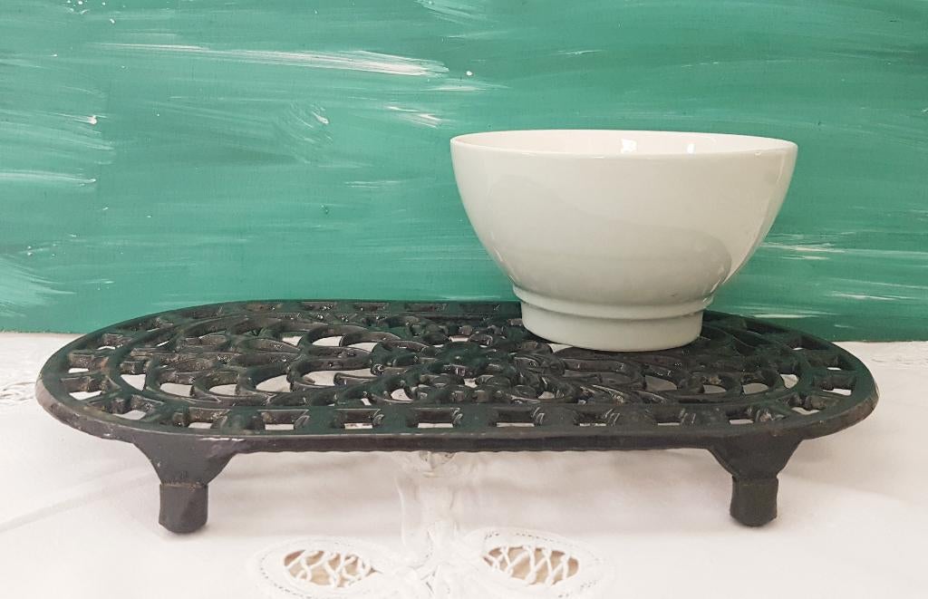 Zwarte gietijzeren onderzetter, Antiek en Kunst, Curiosa en Brocante, Ophalen of Verzenden