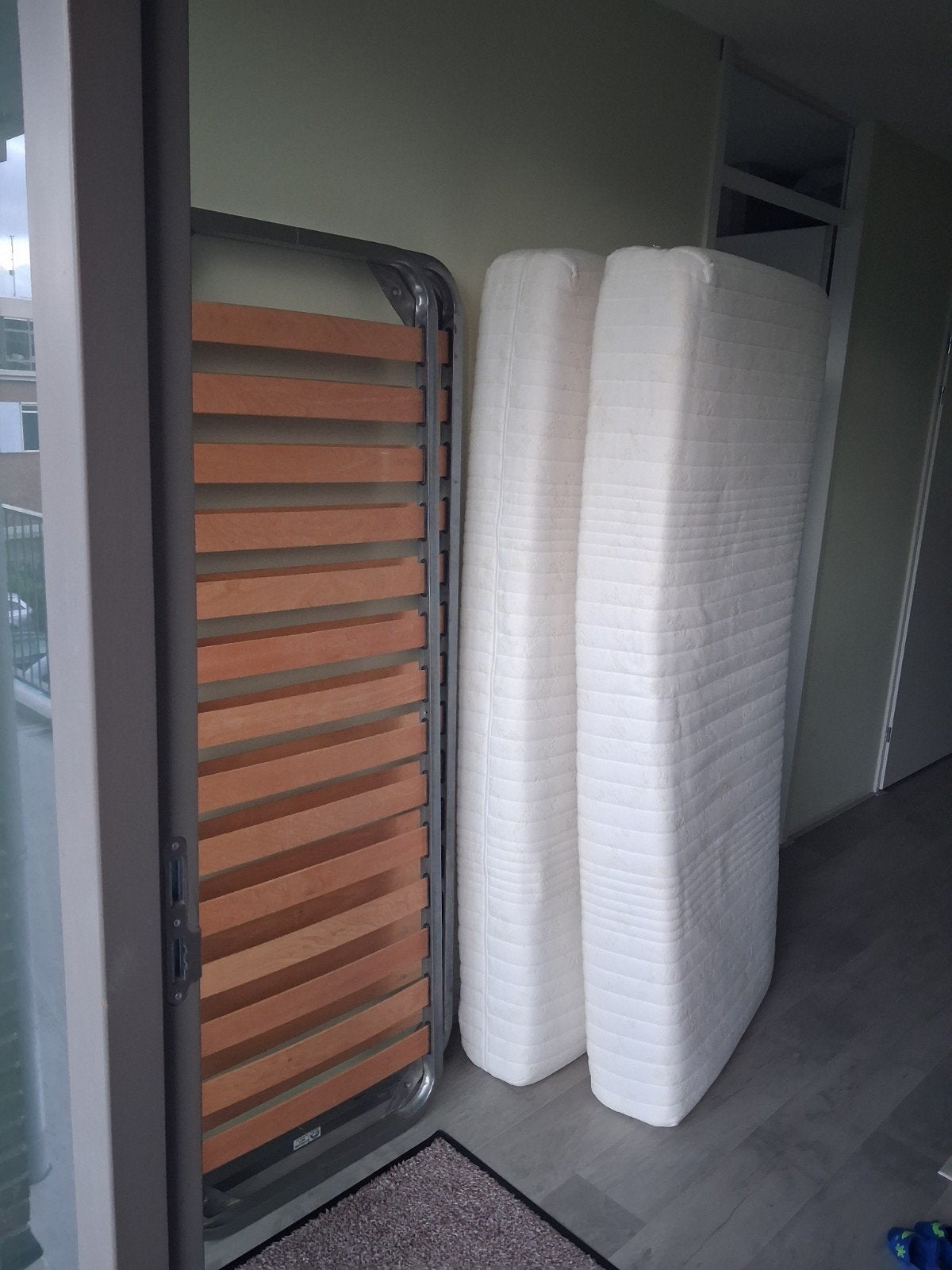 tweedehands   twee bedden  met matrassen, Ophalen, Gebruikt, Eenpersoons, 80 cm