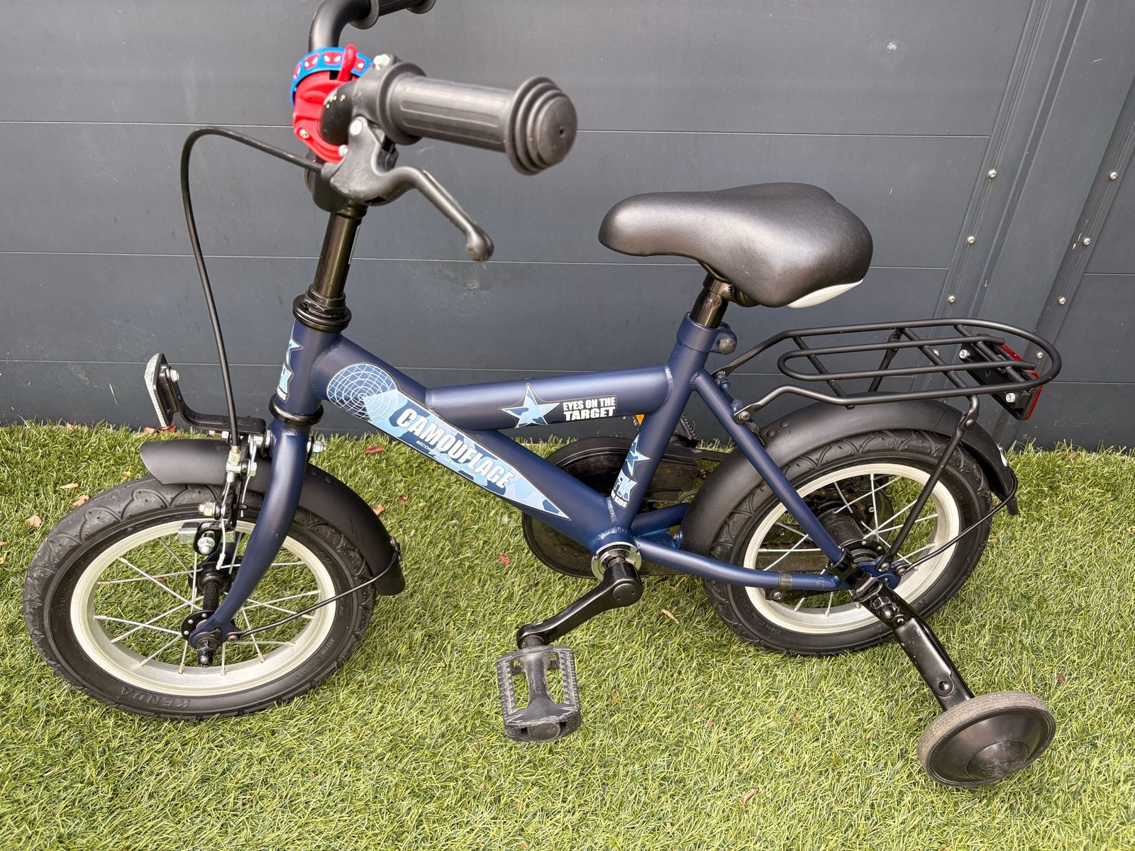 Kinderfiets 12 inch met zijwieltjes en bagagedrager, Fietsen en Brommers, Ophalen, Zijwieltjes, Gebruikt, Velgrem