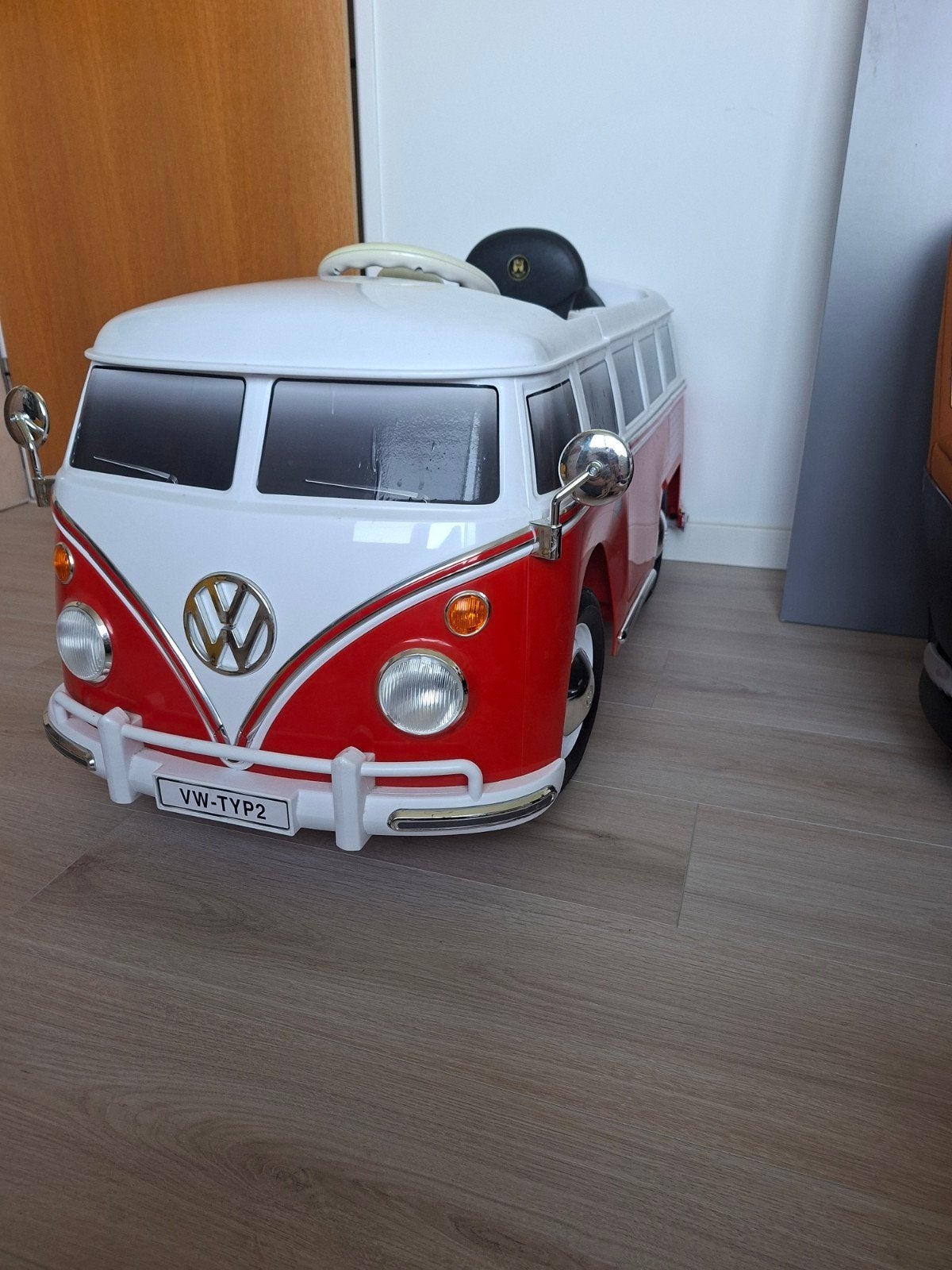 Elektrische VW Bus voor kinderen met afstandsbediening, Zo goed als nieuw