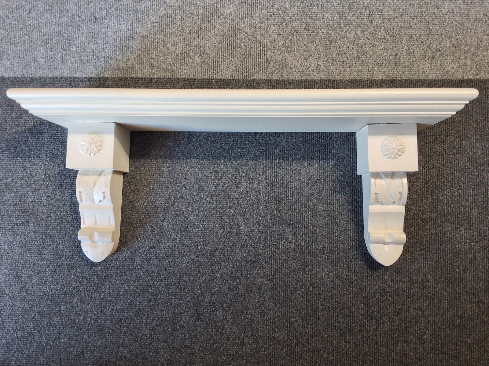 Decoratieve schouw/wandplank met sierlijke houten beugels, Ophalen, Gebruikt