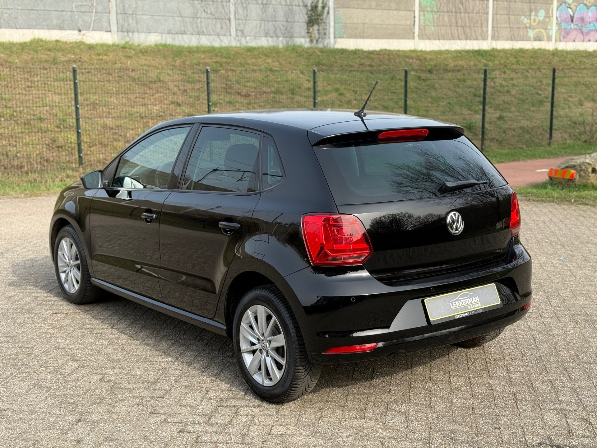 Volkswagen Polo 1.0 BlueMotion PDC I UNIEKE KM I 40265KM I S, Voorwielaandrijving, Gebruikt, 1011 kg, Zwart