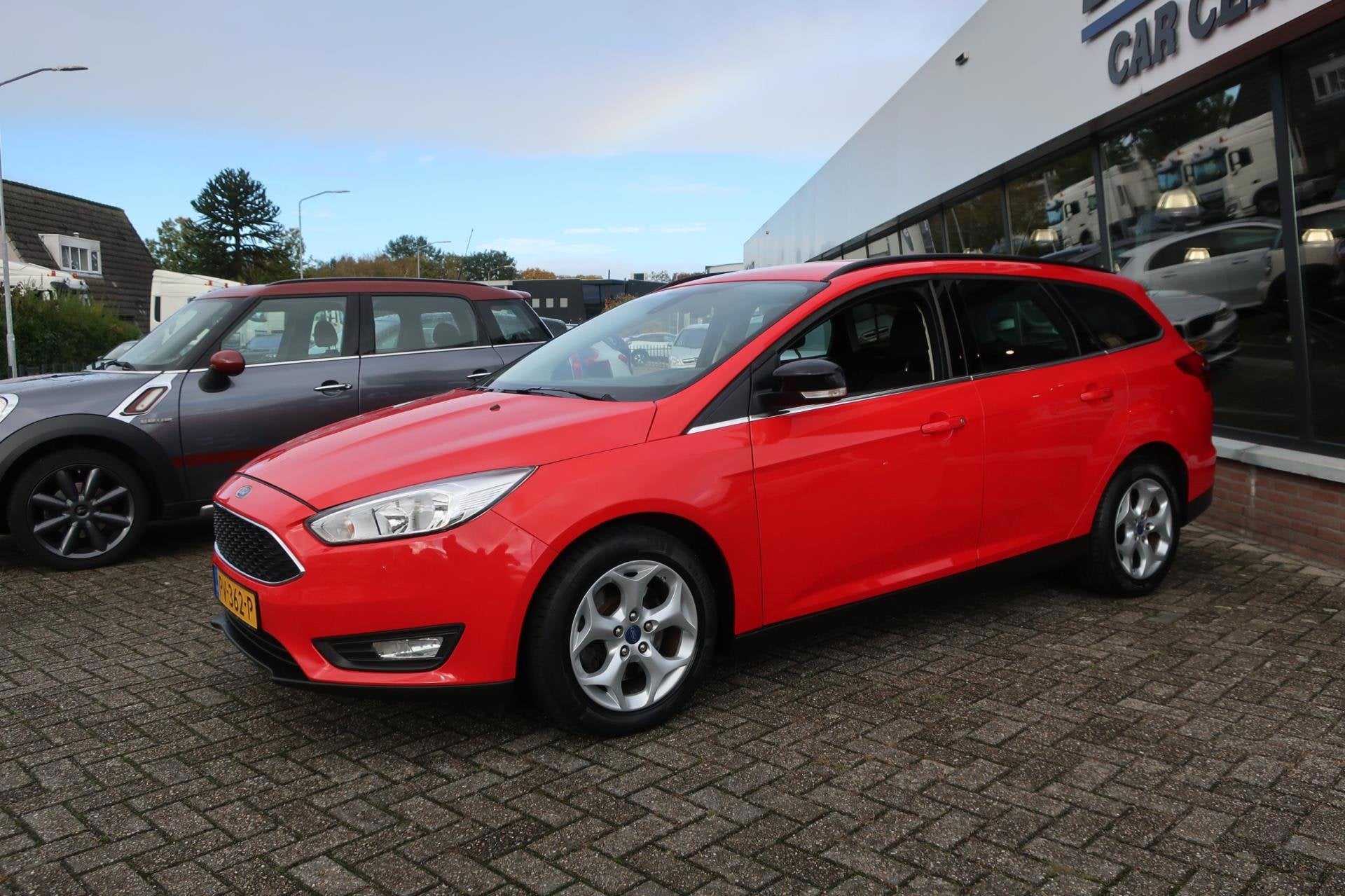 Ford Focus Wagon 1.5 Titanium CLIMA_GR-NAVI_AFN-TREKHAAK., Auto's, Stof, 4 cilinders, 150 pk, Handgeschakeld
