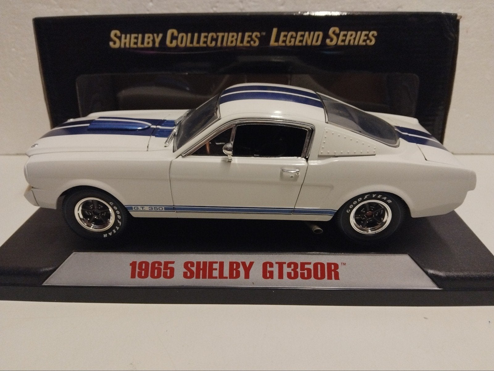 Ford Mustang Shelby GT 350 R white 1965 Shelby Coll 1:18 KRD, Ophalen of Verzenden, Zo goed als nieuw, Auto, Overige merken