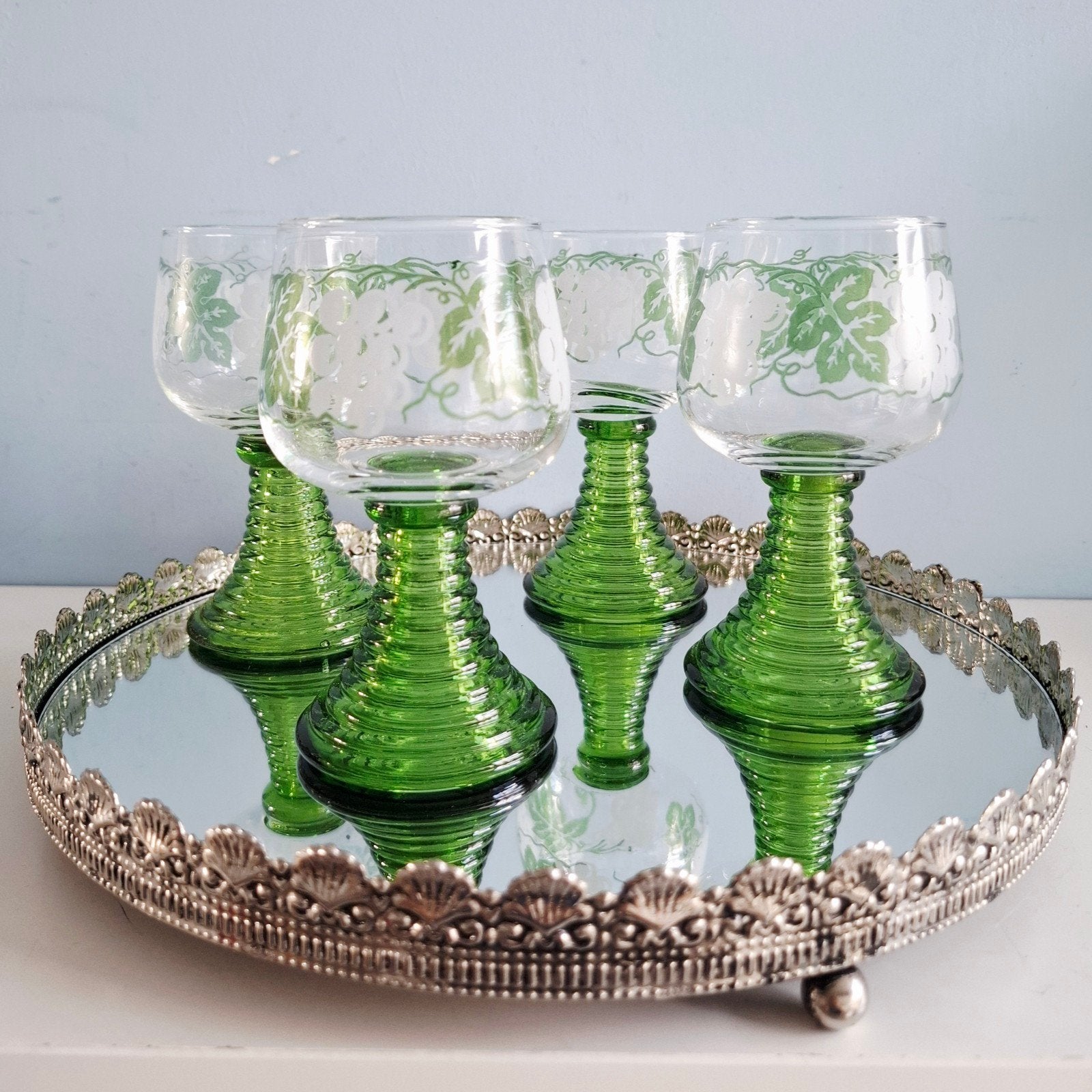 4 vintage Roemer glazen met groene voet en druifdecor, Antiek en Kunst, Antiek | Glas en Kristal, Ophalen of Verzenden