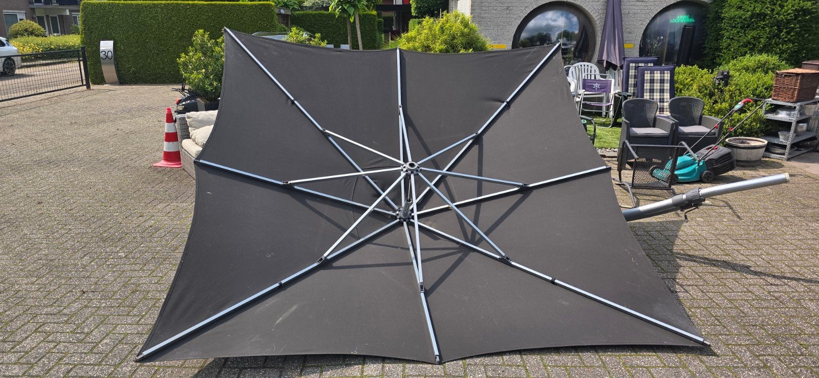 Grote zwarte zweefparasol 310 x 310 cm zonder voet, Ophalen, Zweefparasol