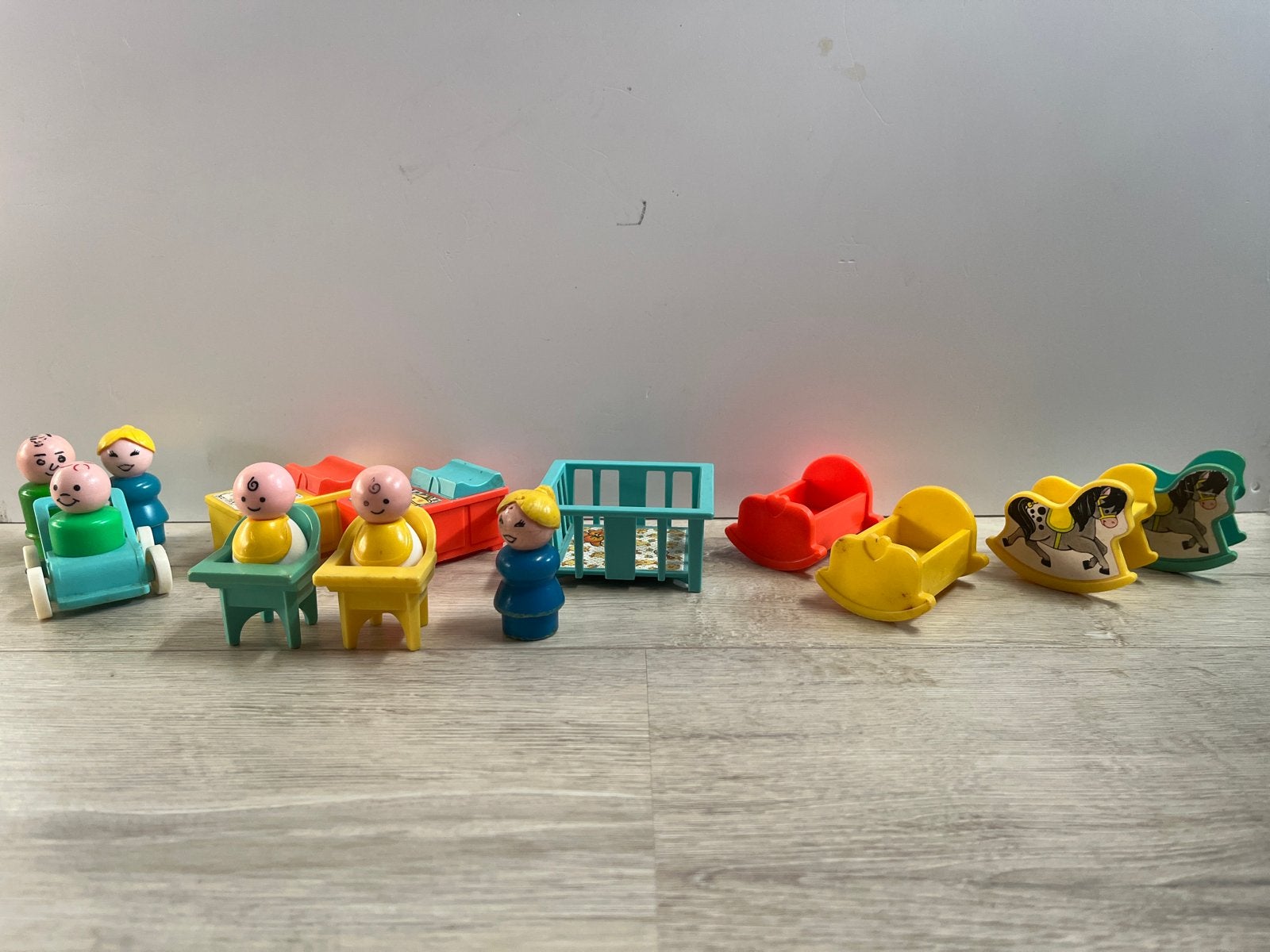 Vintage Fisher-Price baby set - hobbelpaard, commode, wiegje, Ophalen of Verzenden, Gebruikt, Speelset