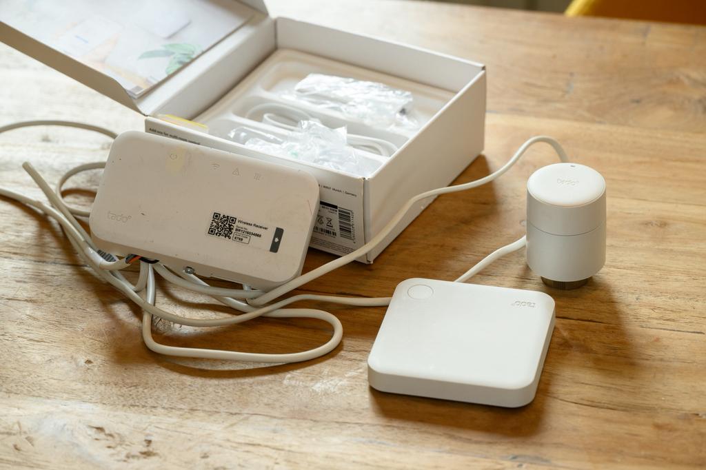 Tado V3+ starterset thermostaat, bridge, ontvanger en knop, Ophalen of Verzenden, Slimme thermostaat, Zo goed als nieuw