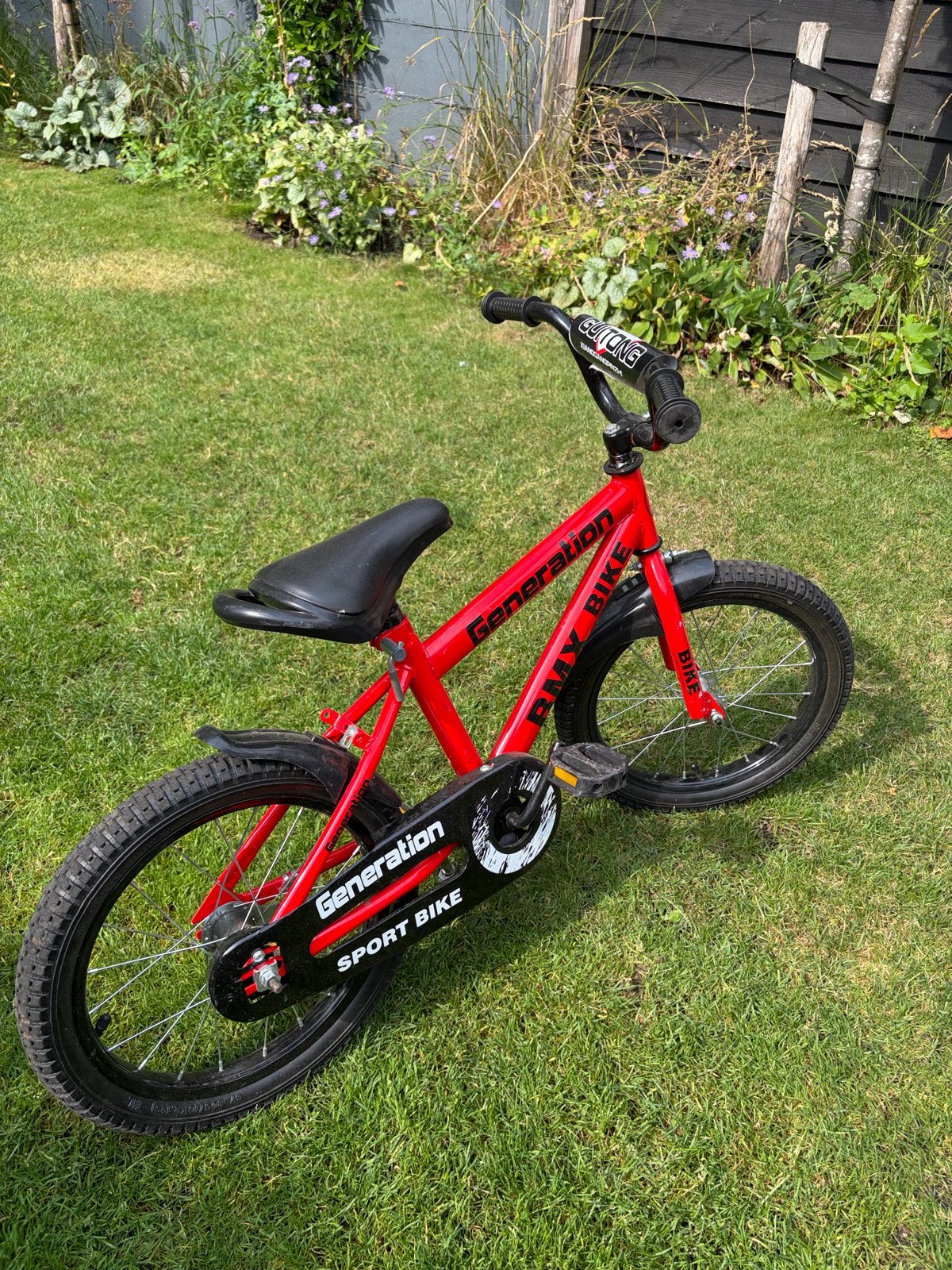 Generation BMX Bike 16 inch - Rood kinderfiets, Fietsen en Brommers, Fietsen | Crossfietsen en BMX, Ophalen, Staal, Velgrem, Voetsteunen