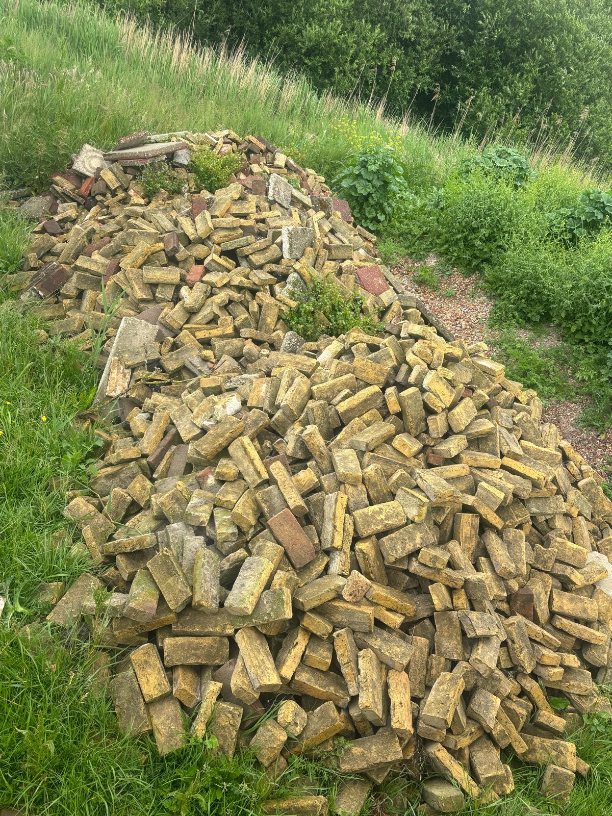 Geeltjes, Ophalen, Gebruikt, Beton, Klinkers