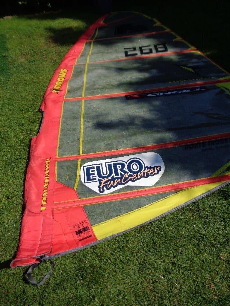 2 surfzeilen Arrows Tomahawk/ F2 Racing - 6,4 & 8,2 m2, Watersport en Boten, Windsurfen, Ophalen, 5 tot 6.5 m², Arrows, Zeil