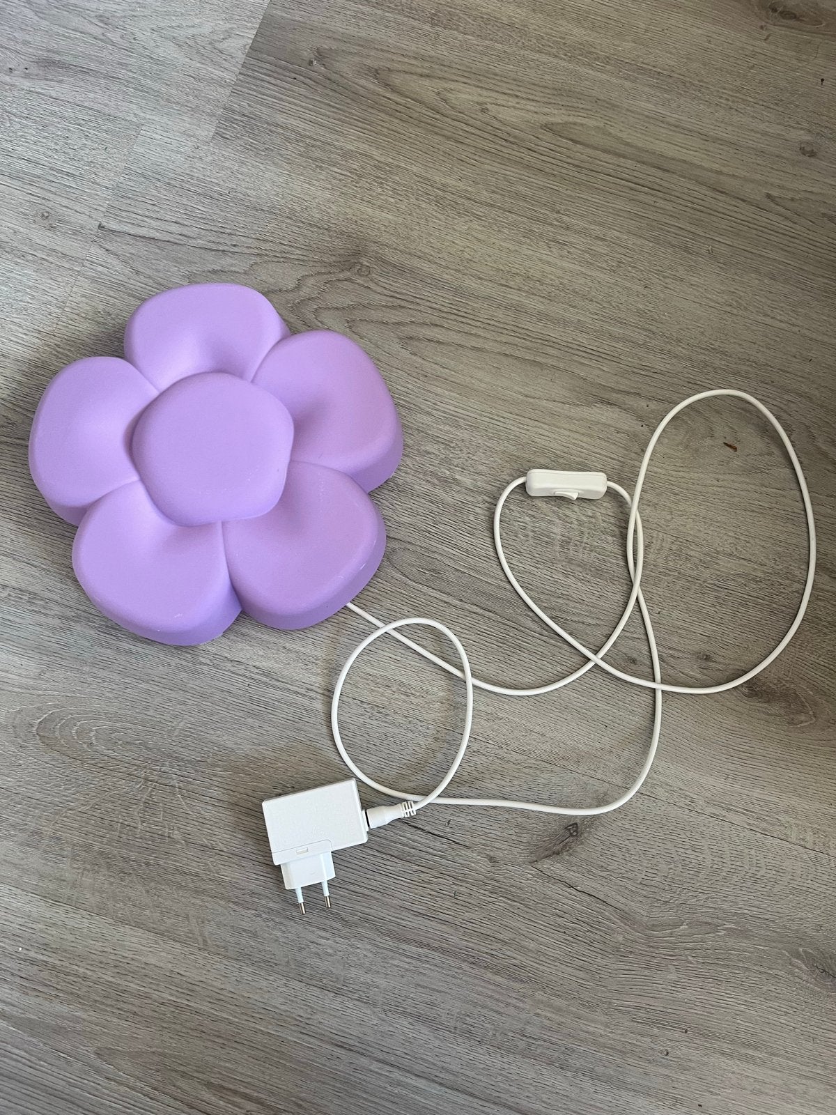 IKEA bloem nachtlampje - paars kinderkamer lamp, Kunststof, IKEA, Zo goed als nieuw, Paars