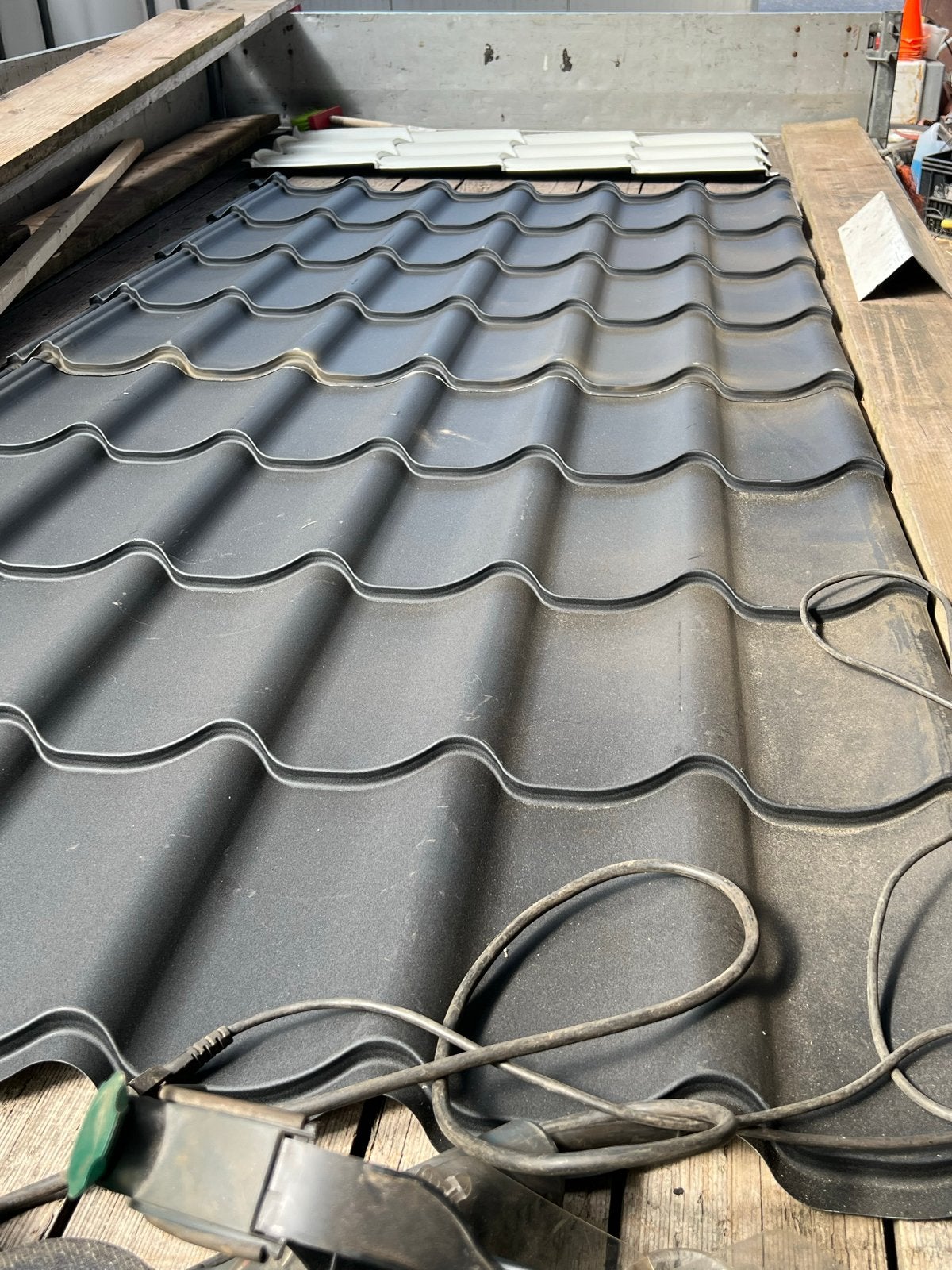 Zwarte metalen dakpanplaten - Nieuw, Zwart, Nieuw, 15 m² of meer, Metaal