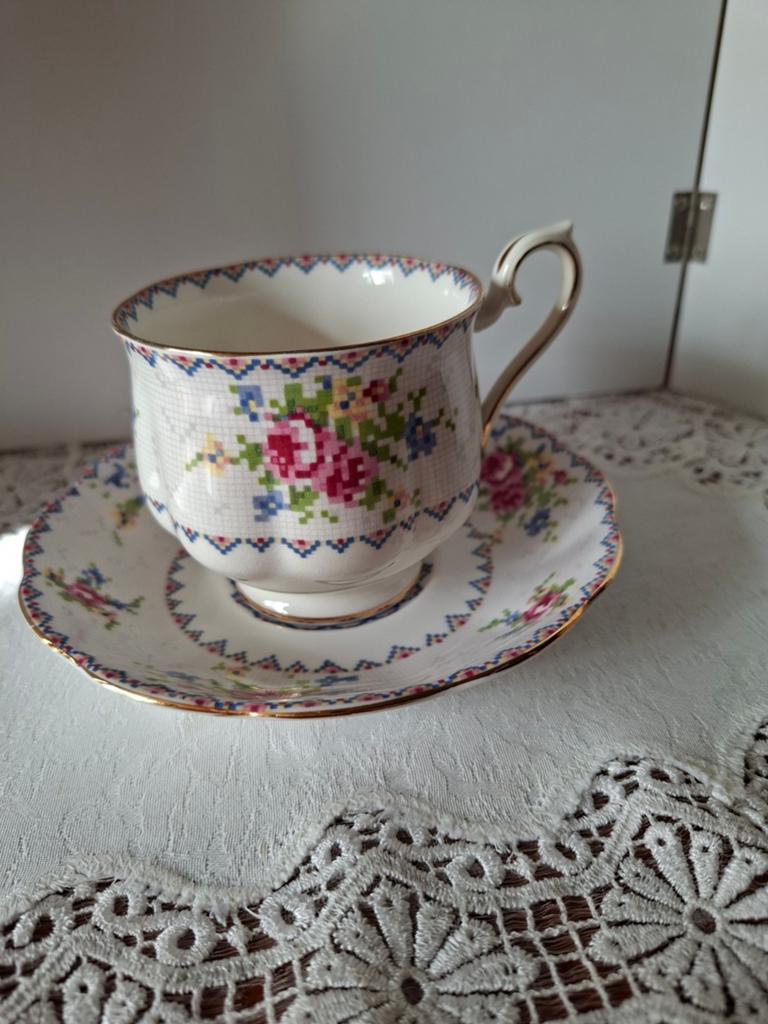 Royal Albert Petit point heren kop en schotel, Ophalen of Verzenden