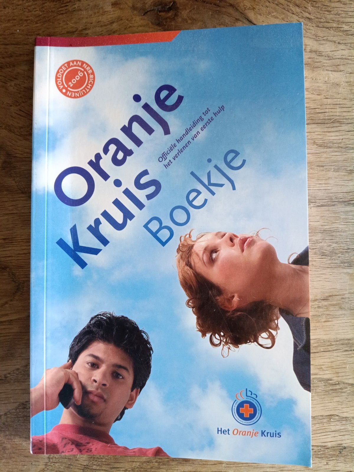 Oranje Kruis Boekjes 2x- Officiële handleiding EHBO, Het Oranje Kruis, Ophalen of Verzenden, Zo goed als nieuw, Gamma