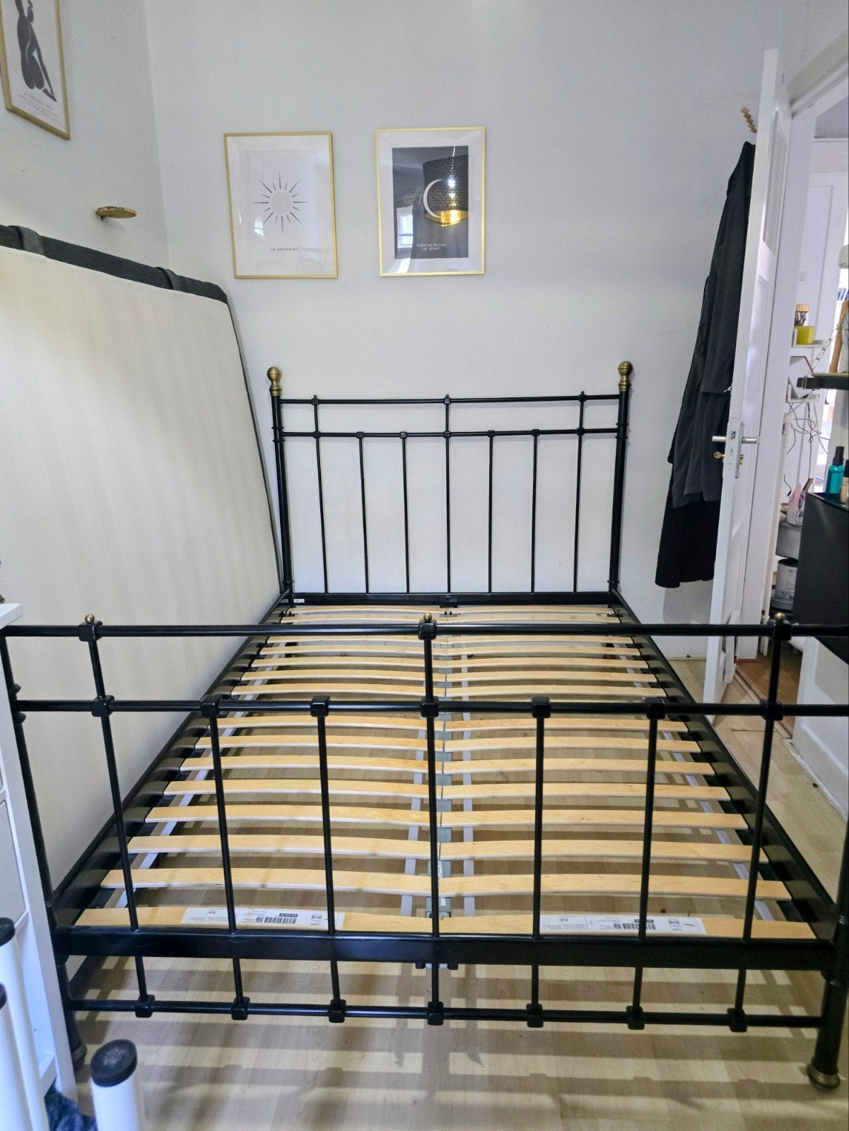 IKEA SVELVIK Tweepersoons Bedframe Zwart/Messing 140x200, Ophalen, Zwart, Tweepersoons, 140 cm