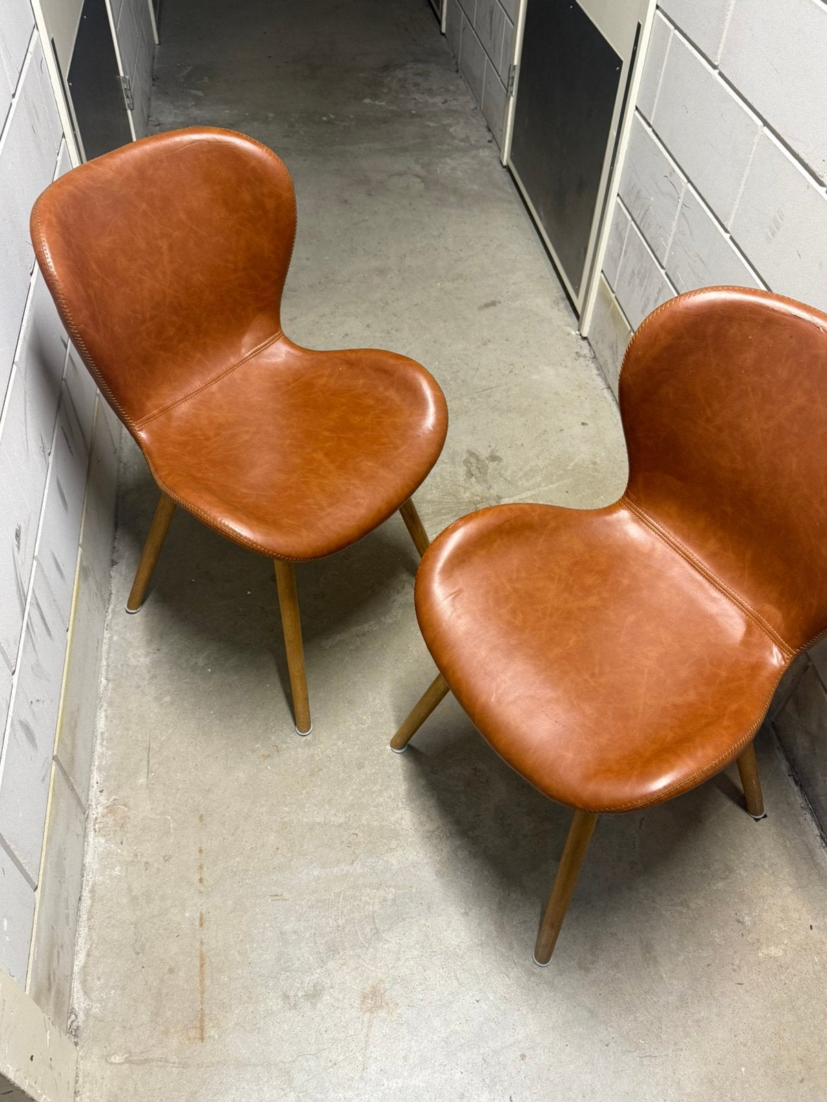 Upholstered chair LIVARAS, Huis en Inrichting, Hout, Gebruikt, Upholstered chair LIVARAS, 75 tot 100 cm